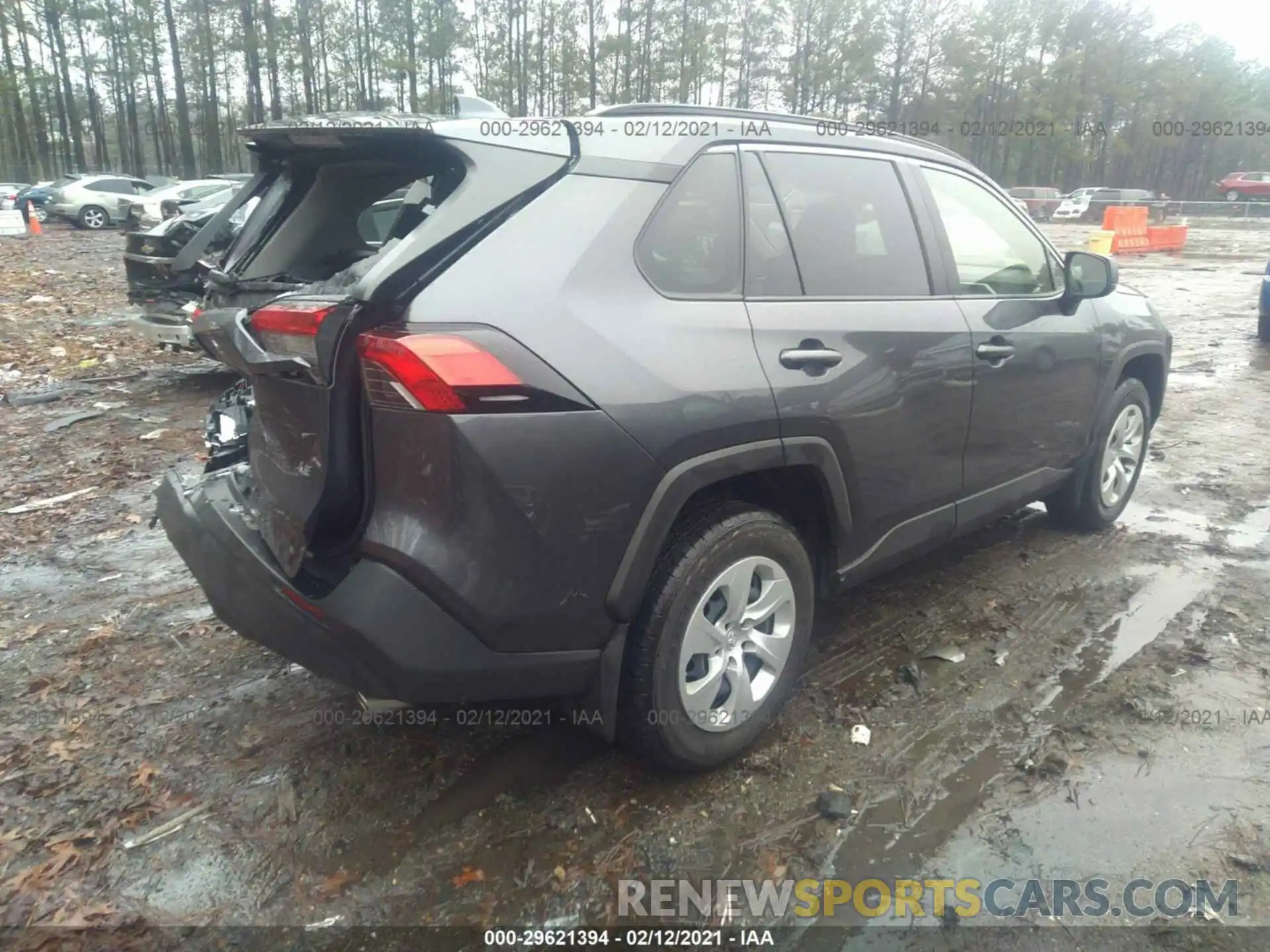 4 Photograph of a damaged car JTMH1RFV7KJ006625 TOYOTA RAV4 2019