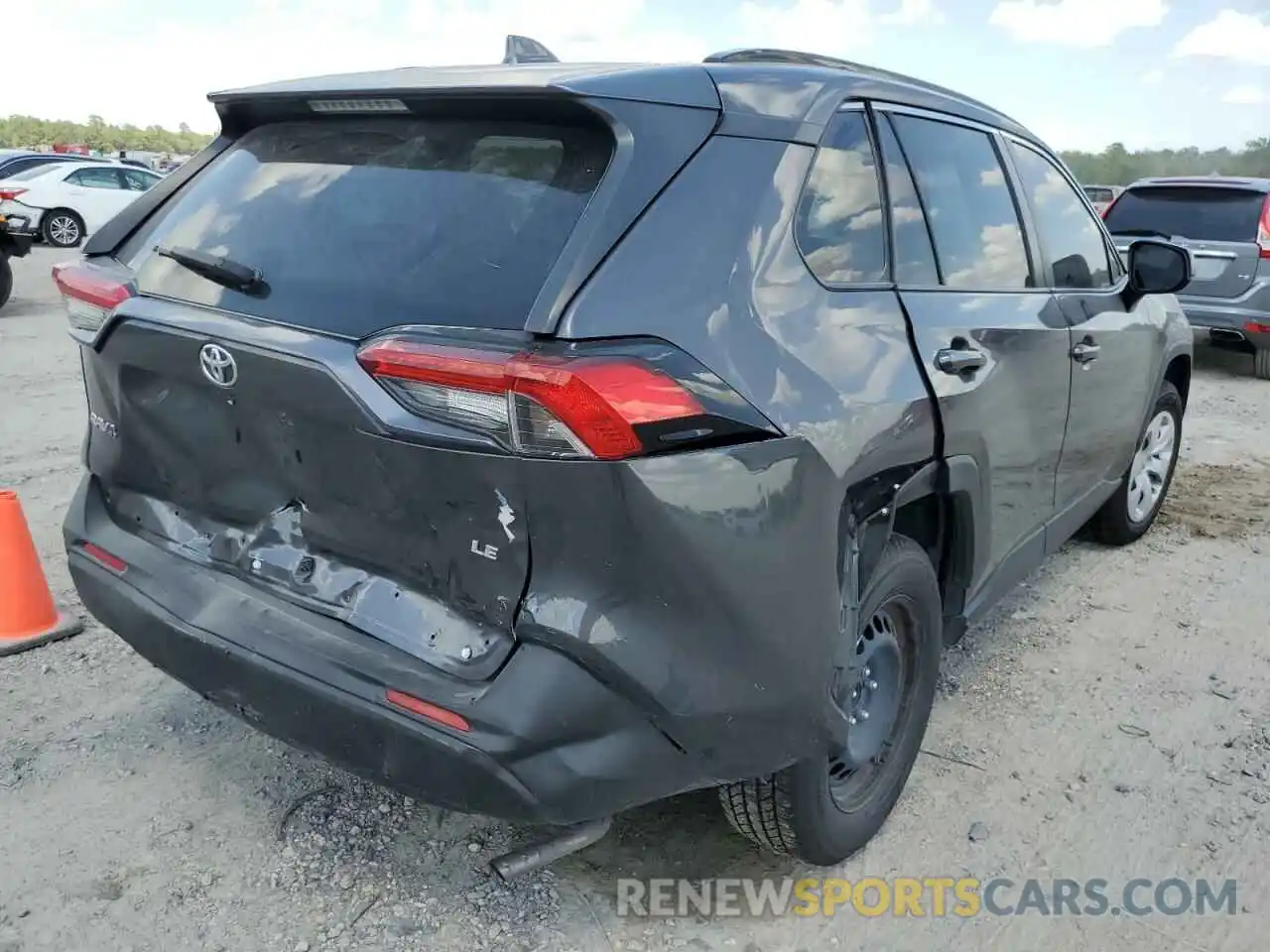 4 Photograph of a damaged car JTMH1RFV7KJ008844 TOYOTA RAV4 2019