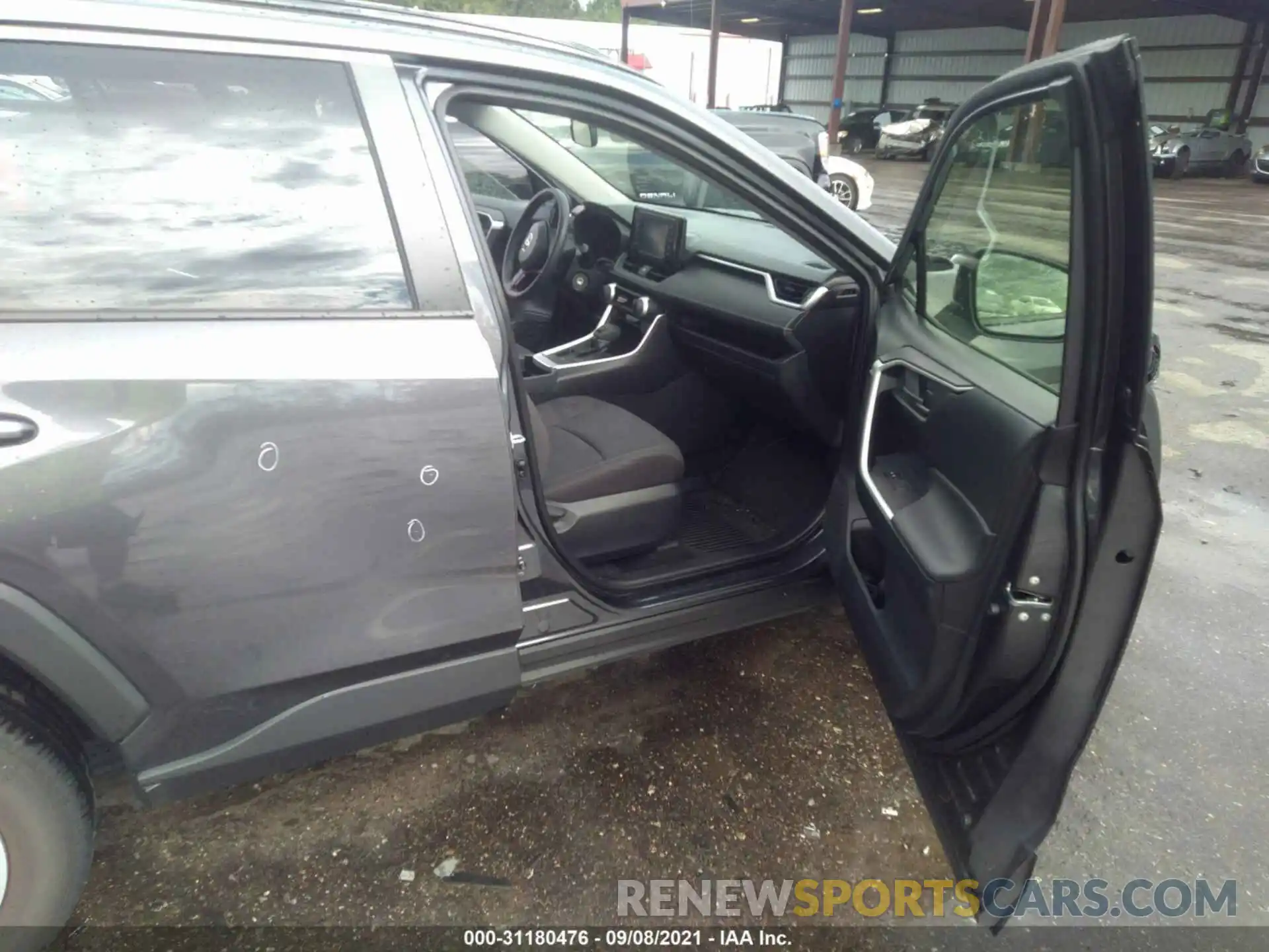 5 Photograph of a damaged car JTMH1RFV7KJ010853 TOYOTA RAV4 2019