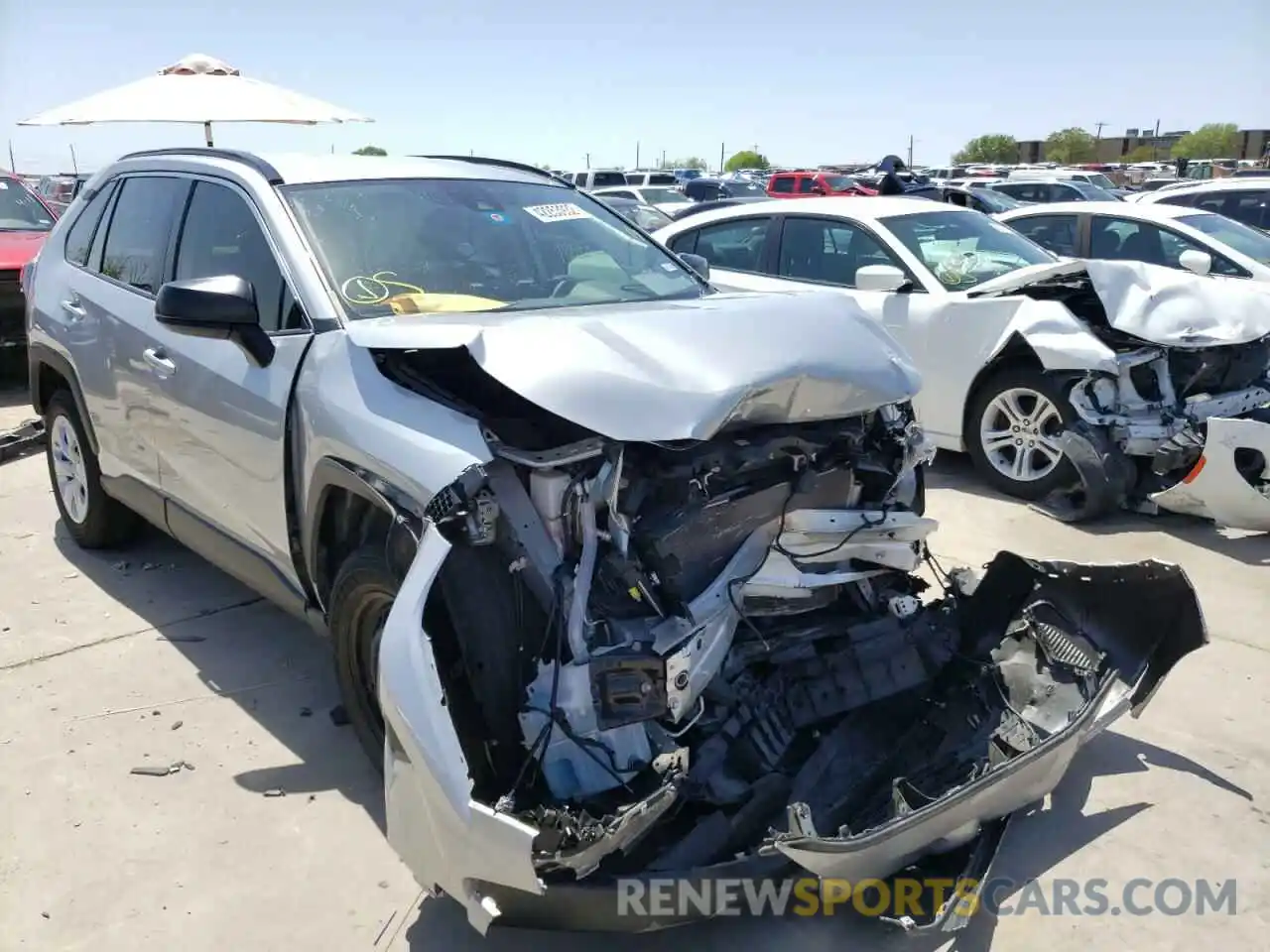 1 Photograph of a damaged car JTMH1RFV7KJ016944 TOYOTA RAV4 2019