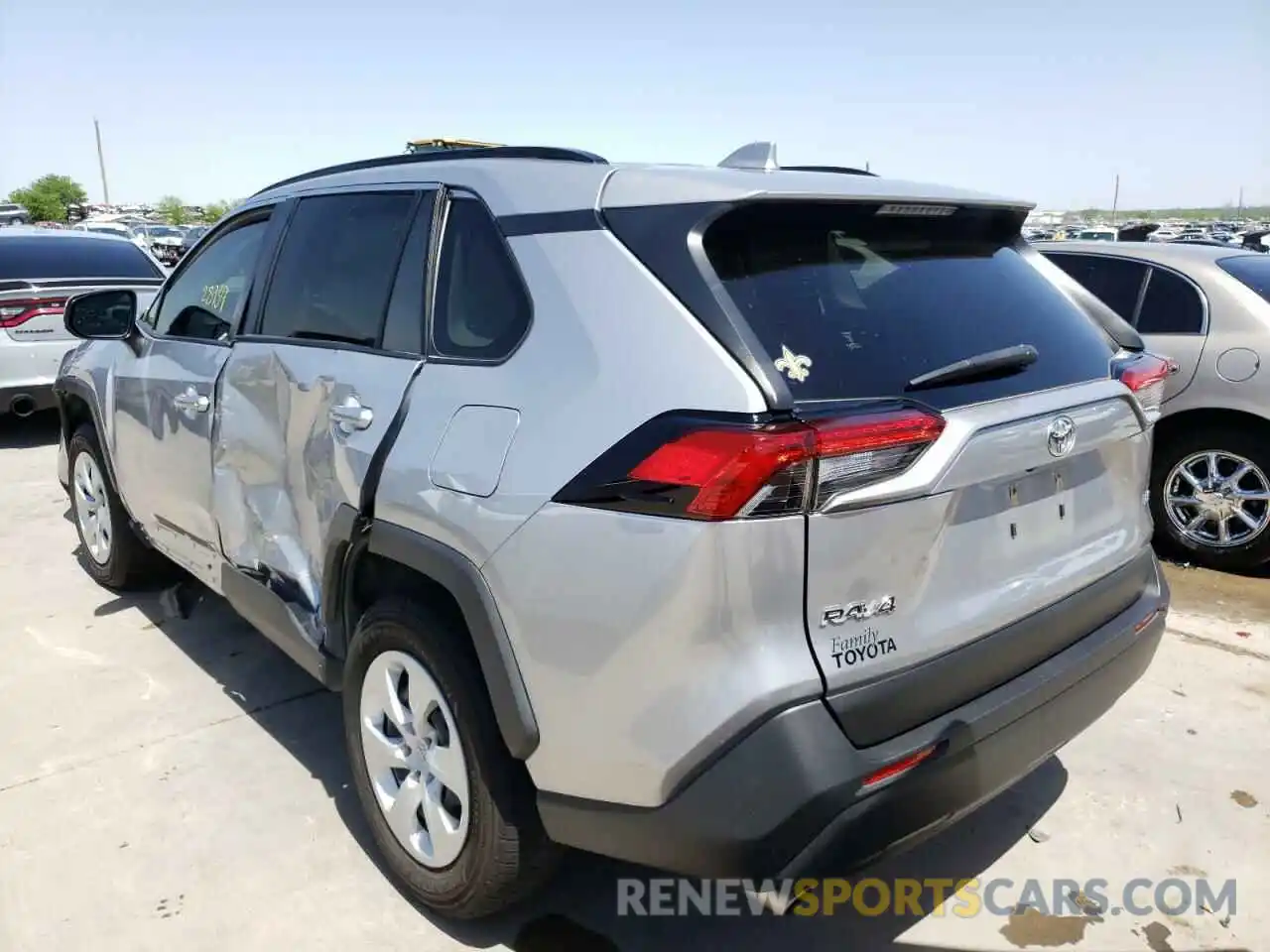 3 Photograph of a damaged car JTMH1RFV7KJ016944 TOYOTA RAV4 2019