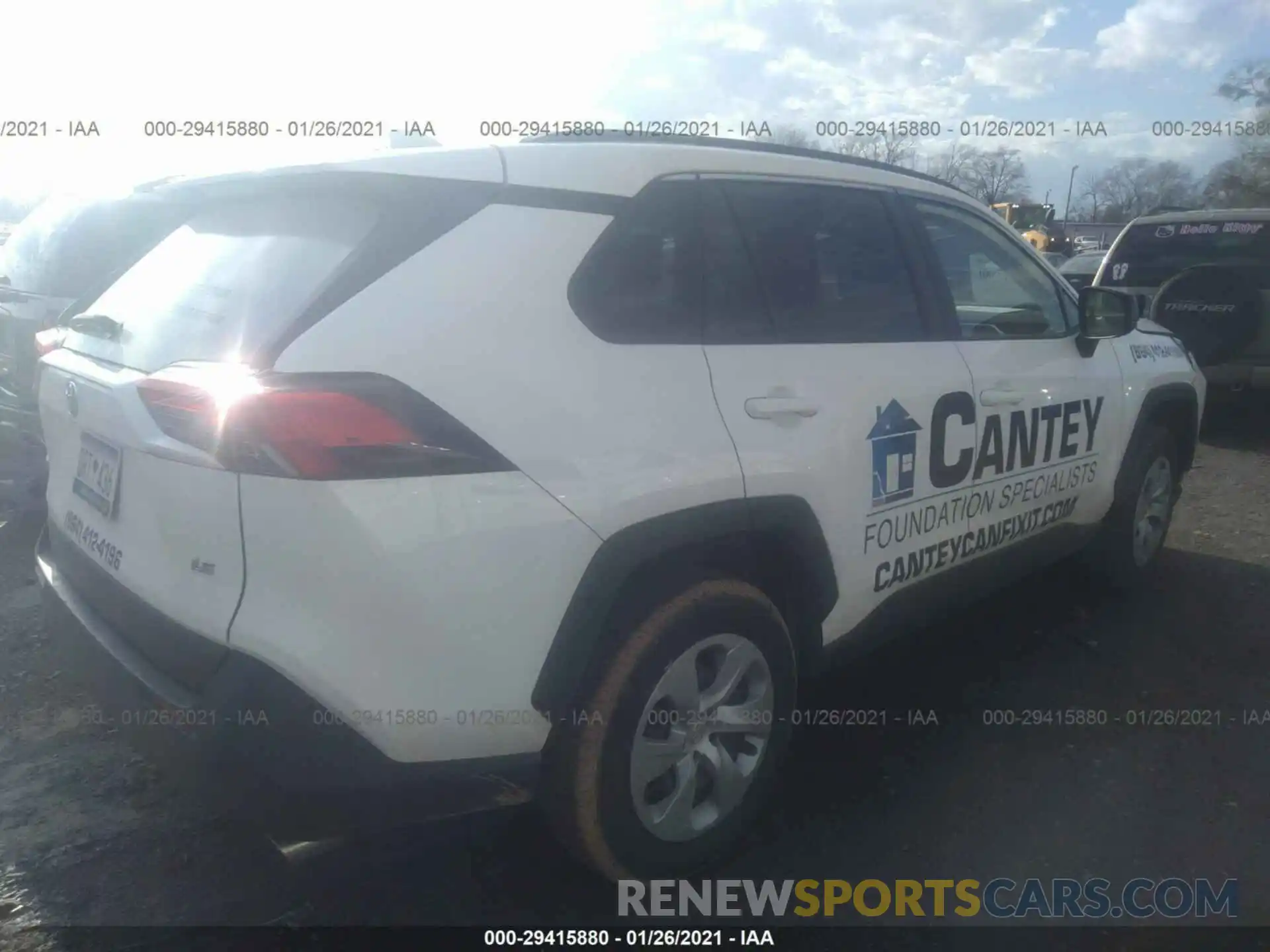 4 Photograph of a damaged car JTMH1RFV8KD005725 TOYOTA RAV4 2019