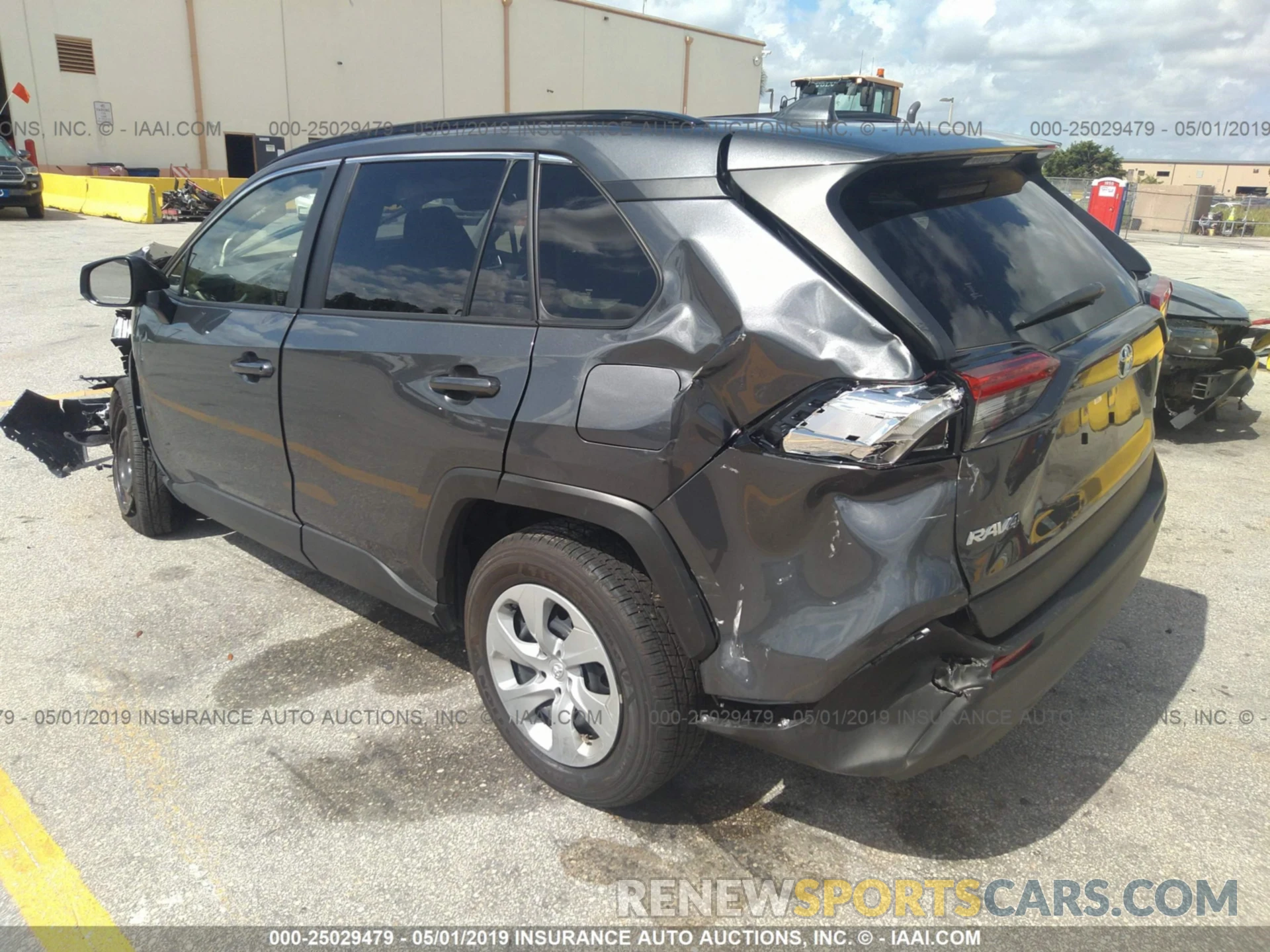 3 Фотография поврежденного автомобиля JTMH1RFV8KD006504 TOYOTA RAV4 2019