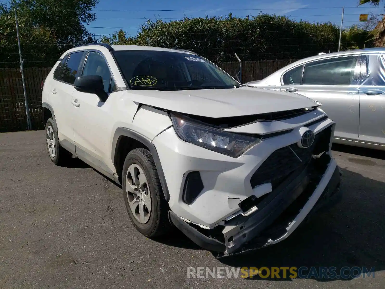 1 Photograph of a damaged car JTMH1RFV8KD027739 TOYOTA RAV4 2019