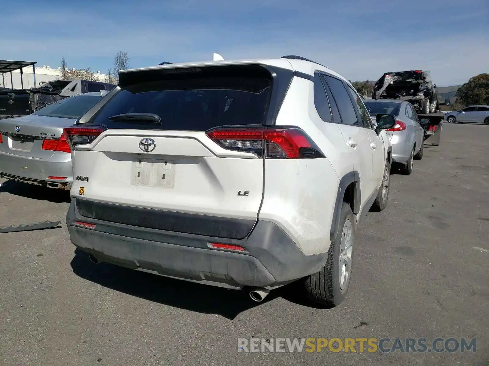 4 Photograph of a damaged car JTMH1RFV8KD027739 TOYOTA RAV4 2019