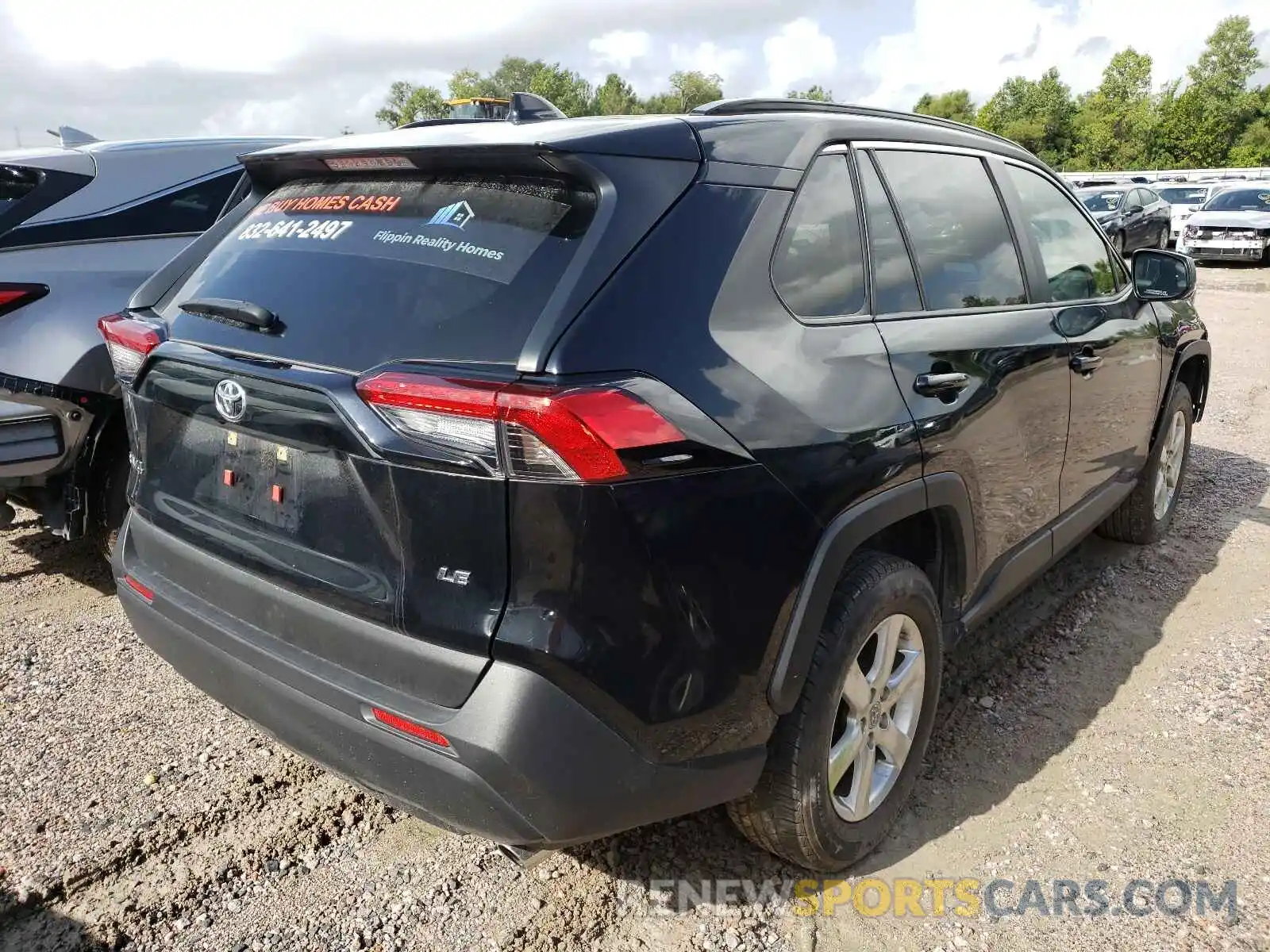 4 Photograph of a damaged car JTMH1RFV8KD033086 TOYOTA RAV4 2019