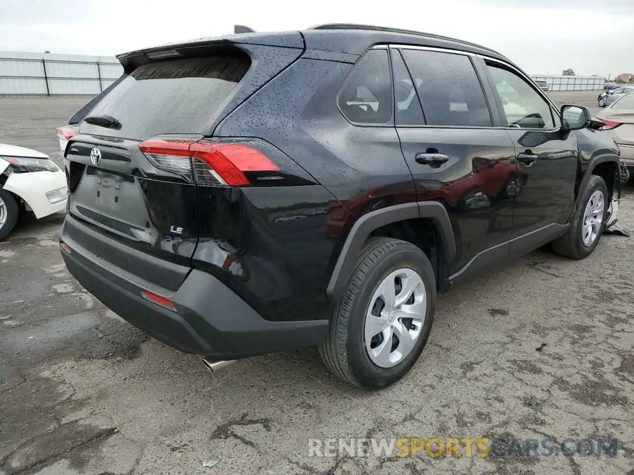 4 Photograph of a damaged car JTMH1RFV8KD037882 TOYOTA RAV4 2019