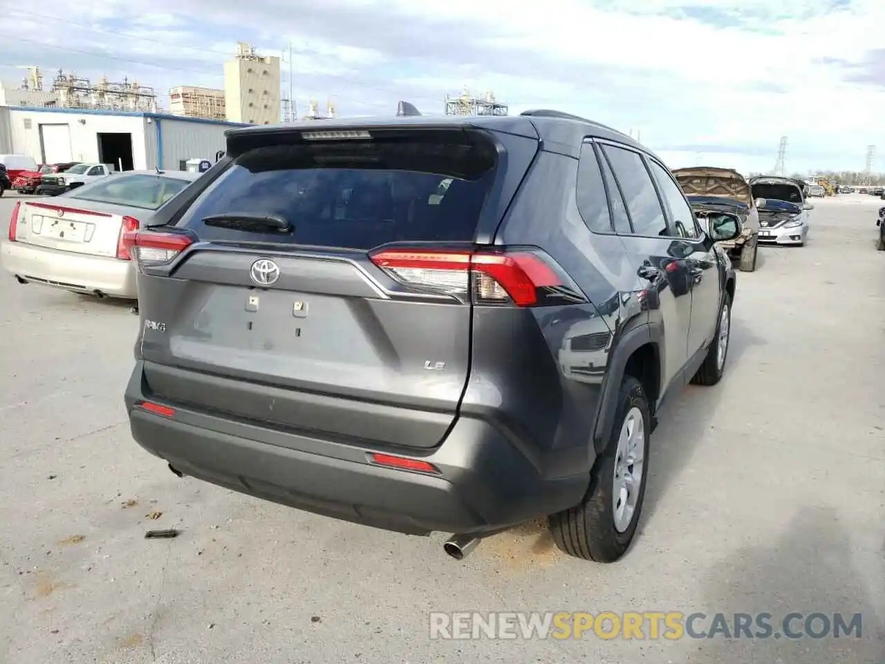 4 Photograph of a damaged car JTMH1RFV8KD038207 TOYOTA RAV4 2019