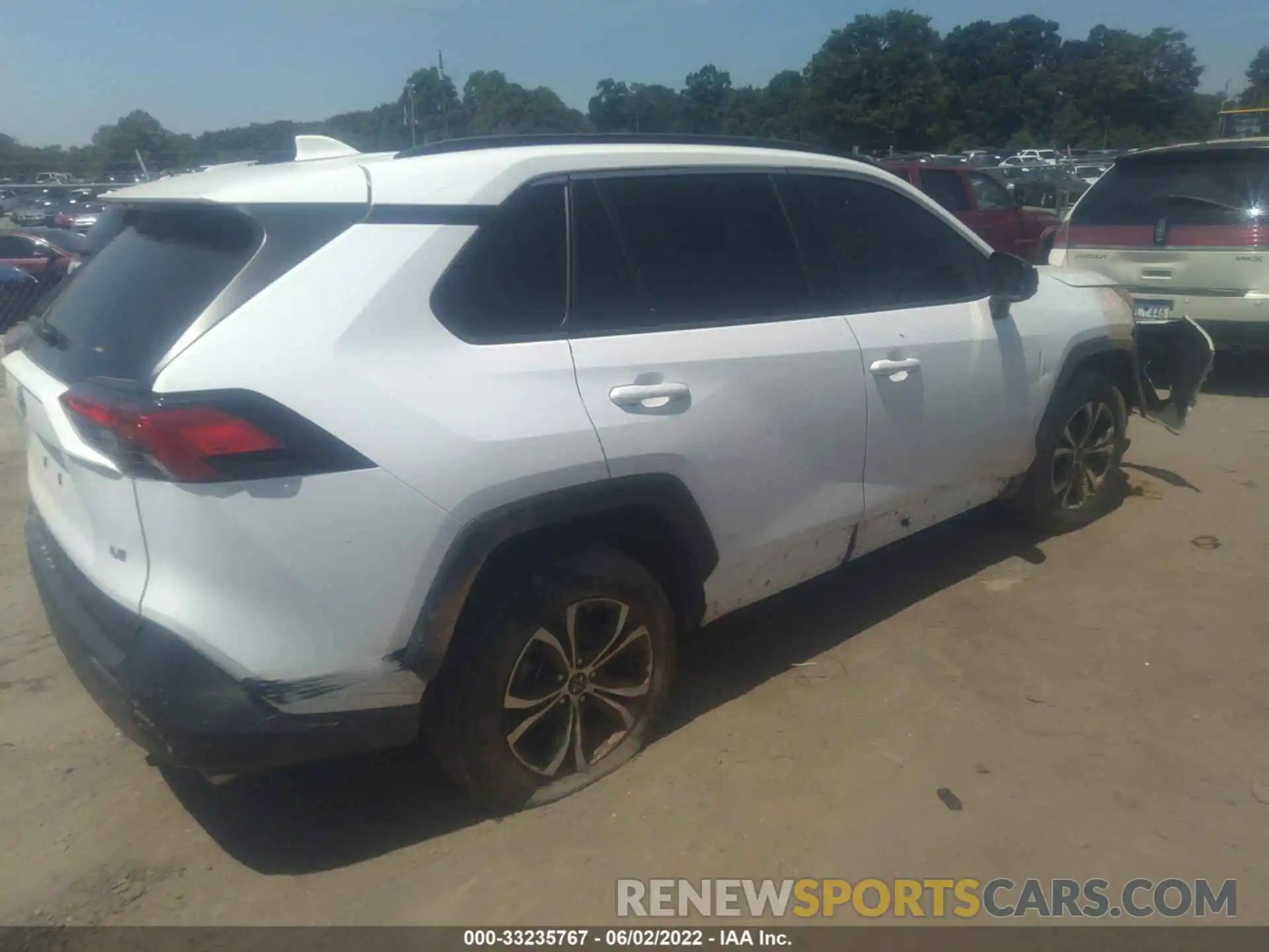 4 Photograph of a damaged car JTMH1RFV8KD041267 TOYOTA RAV4 2019