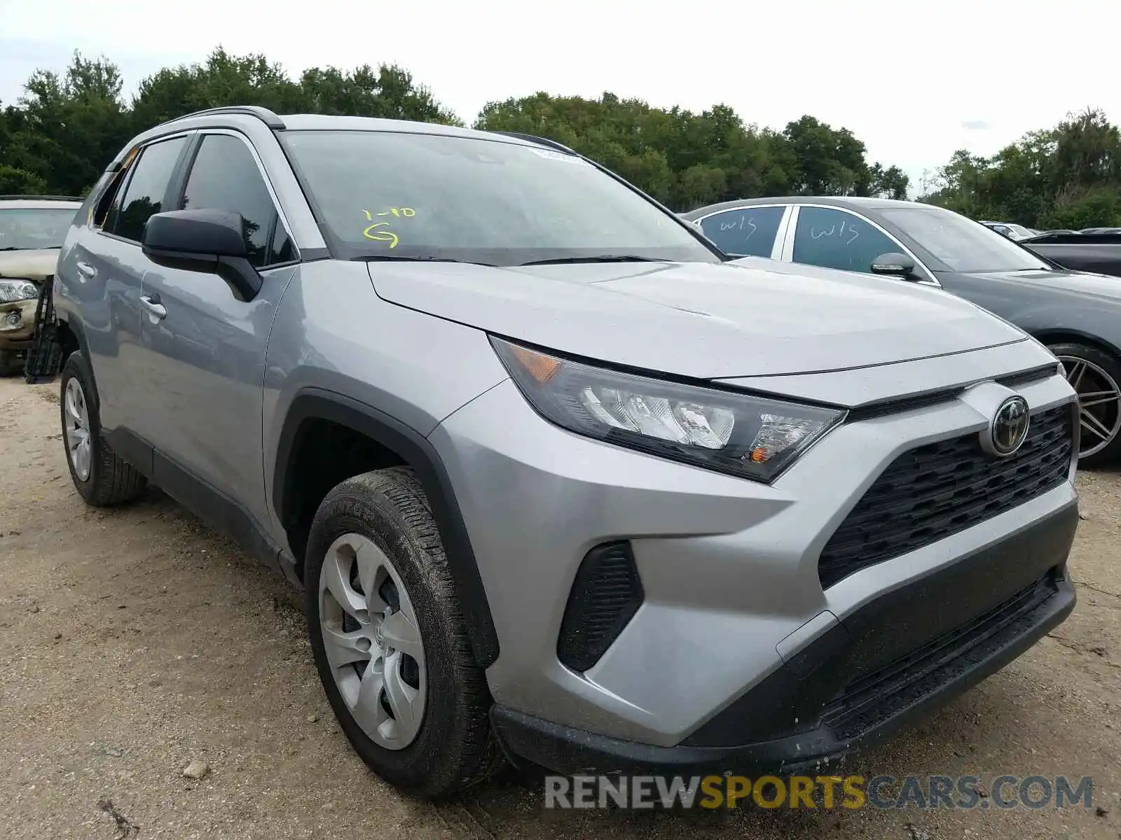 1 Photograph of a damaged car JTMH1RFV8KD501396 TOYOTA RAV4 2019