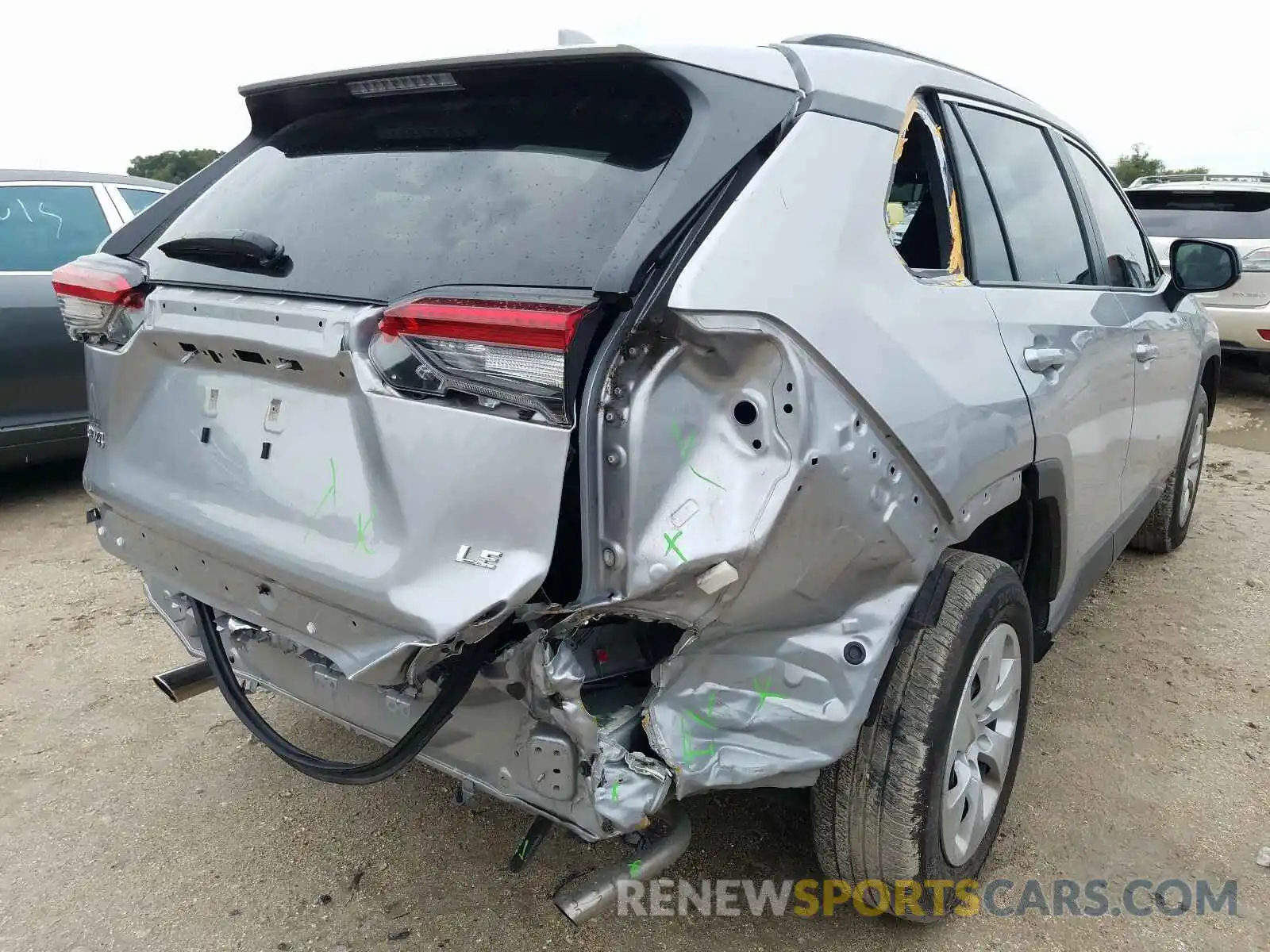 4 Photograph of a damaged car JTMH1RFV8KD501396 TOYOTA RAV4 2019