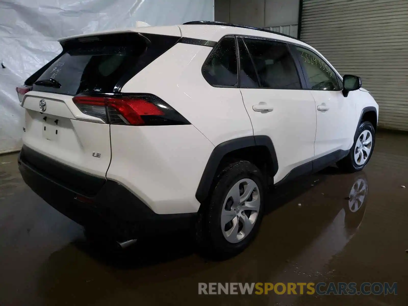 4 Photograph of a damaged car JTMH1RFV8KD502547 TOYOTA RAV4 2019