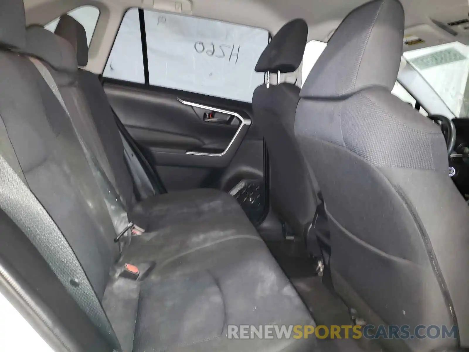 6 Photograph of a damaged car JTMH1RFV8KD502547 TOYOTA RAV4 2019