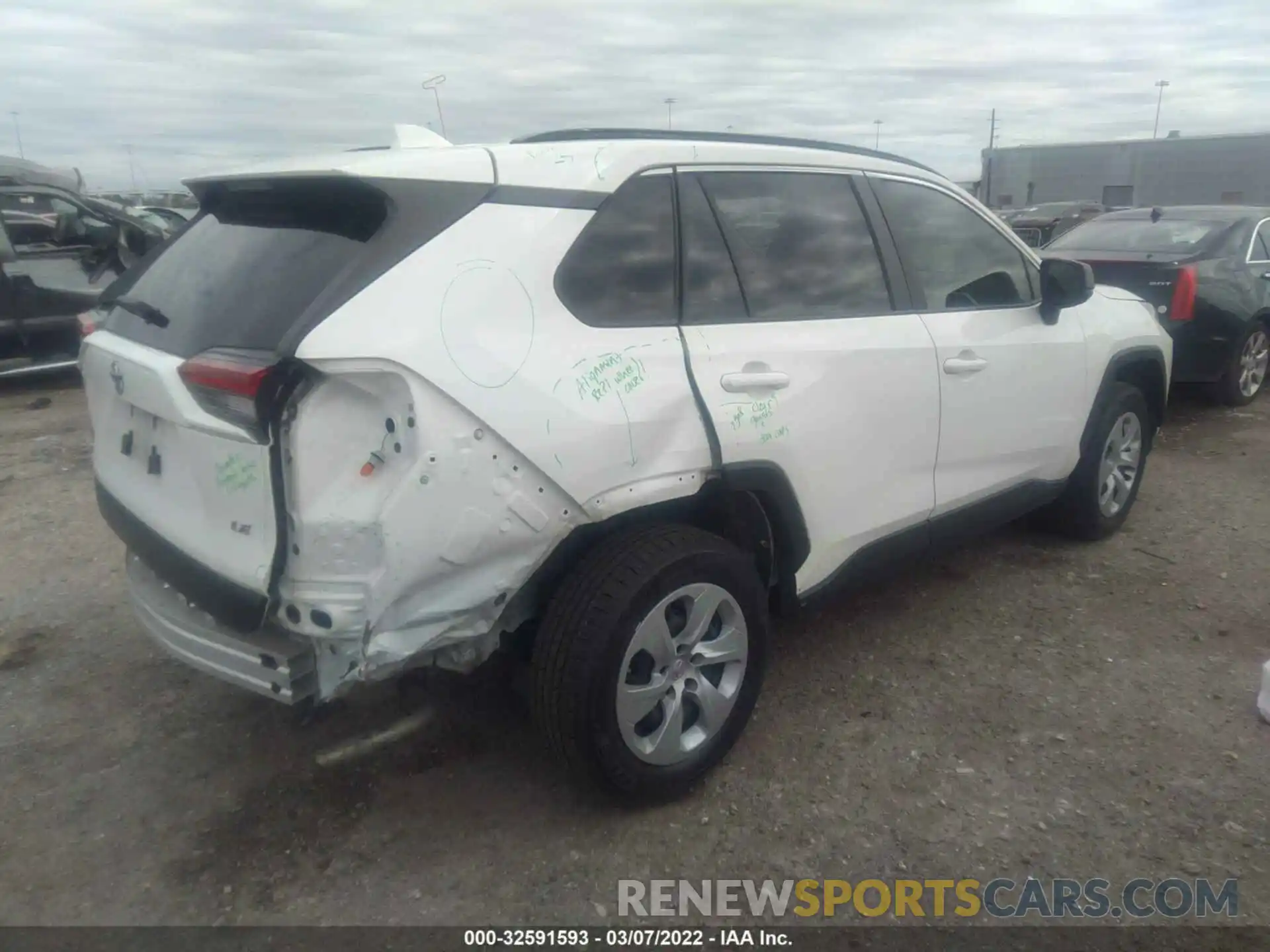 4 Photograph of a damaged car JTMH1RFV8KD506596 TOYOTA RAV4 2019