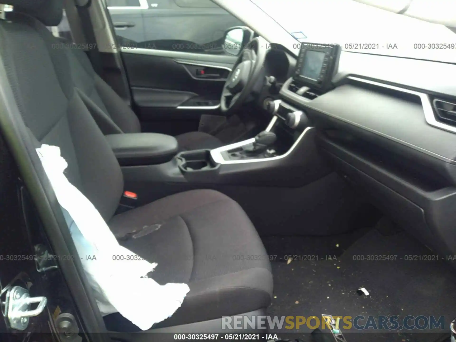 5 Photograph of a damaged car JTMH1RFV8KD508381 TOYOTA RAV4 2019