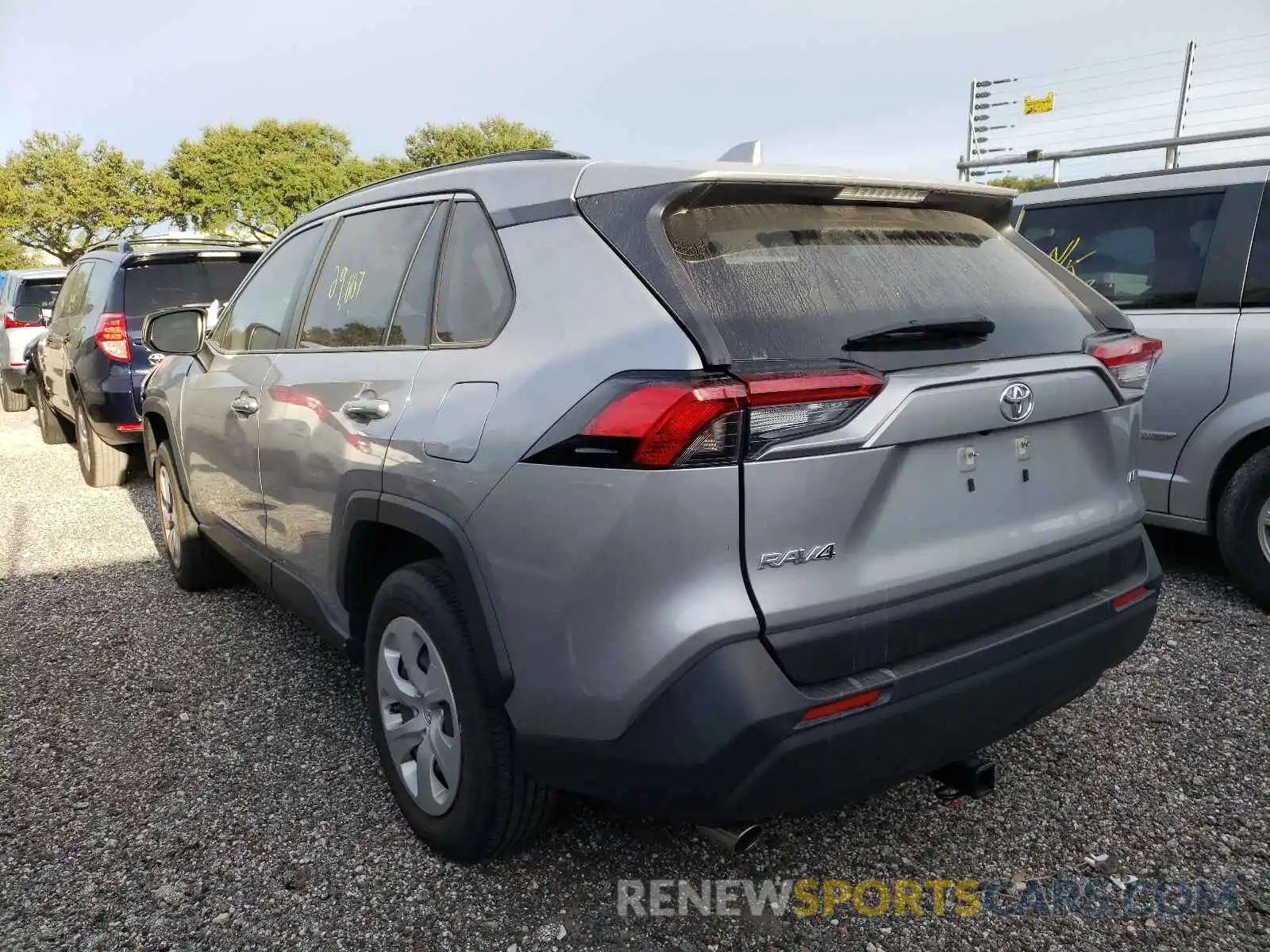 3 Photograph of a damaged car JTMH1RFV8KD509739 TOYOTA RAV4 2019