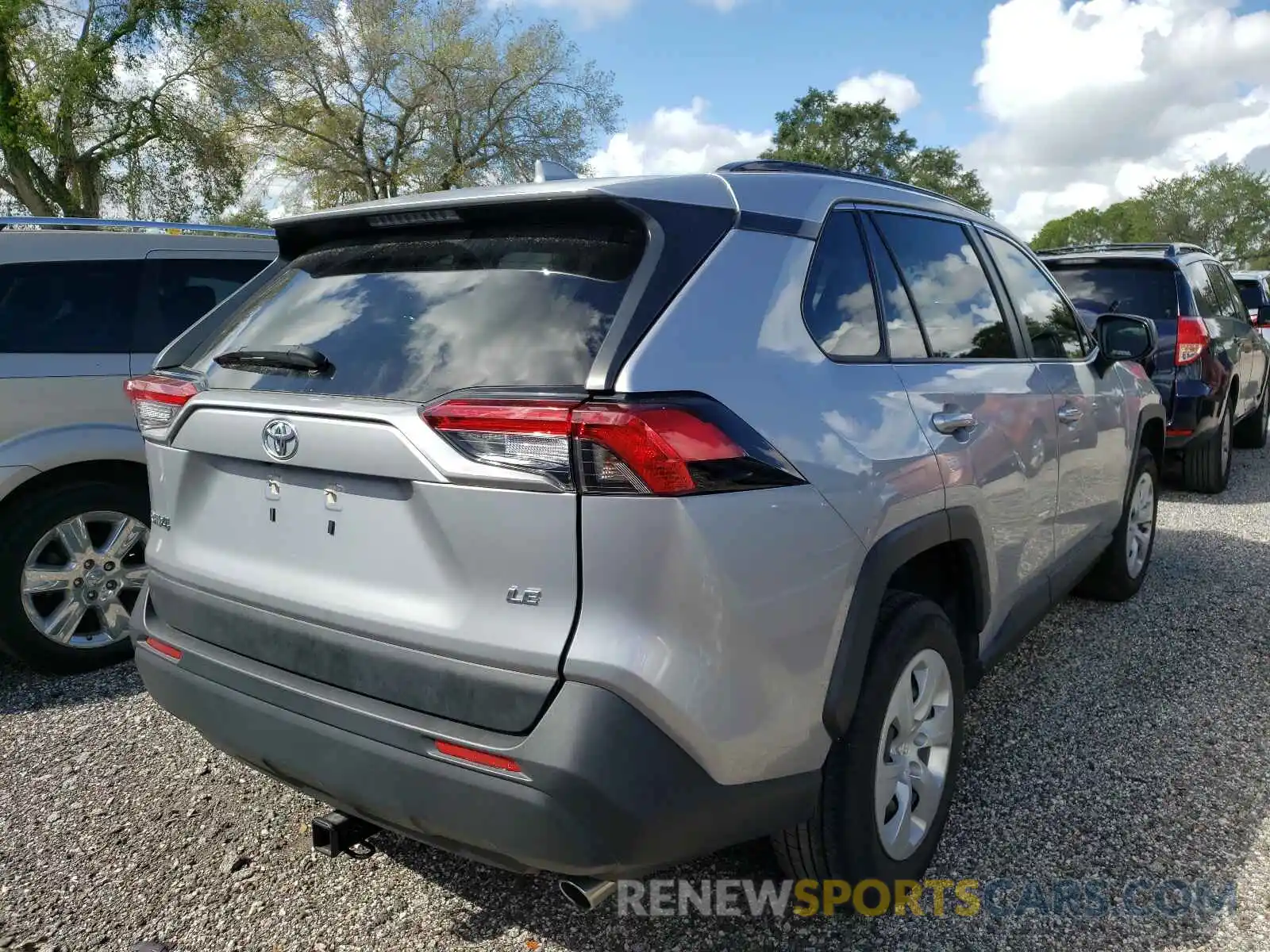 4 Photograph of a damaged car JTMH1RFV8KD509739 TOYOTA RAV4 2019