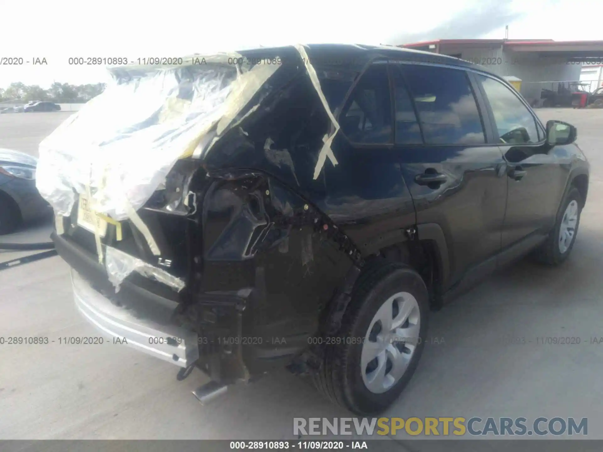 4 Photograph of a damaged car JTMH1RFV8KD512429 TOYOTA RAV4 2019