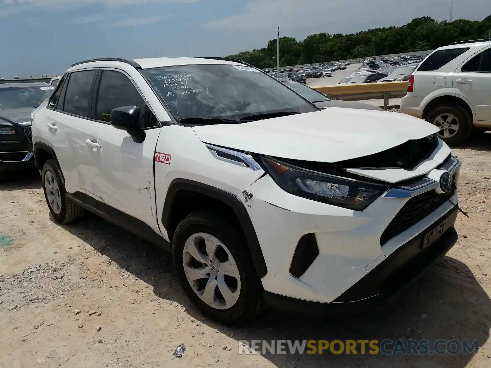 1 Photograph of a damaged car JTMH1RFV8KJ004088 TOYOTA RAV4 2019