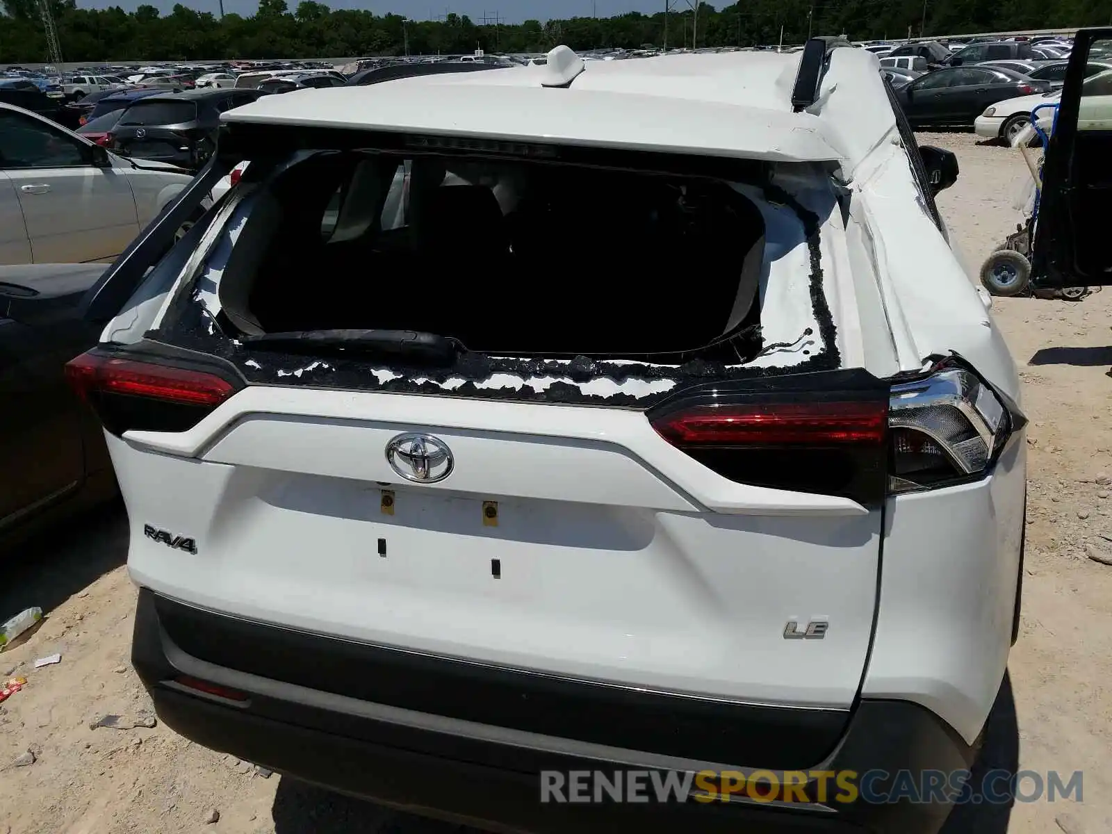 9 Photograph of a damaged car JTMH1RFV8KJ004088 TOYOTA RAV4 2019