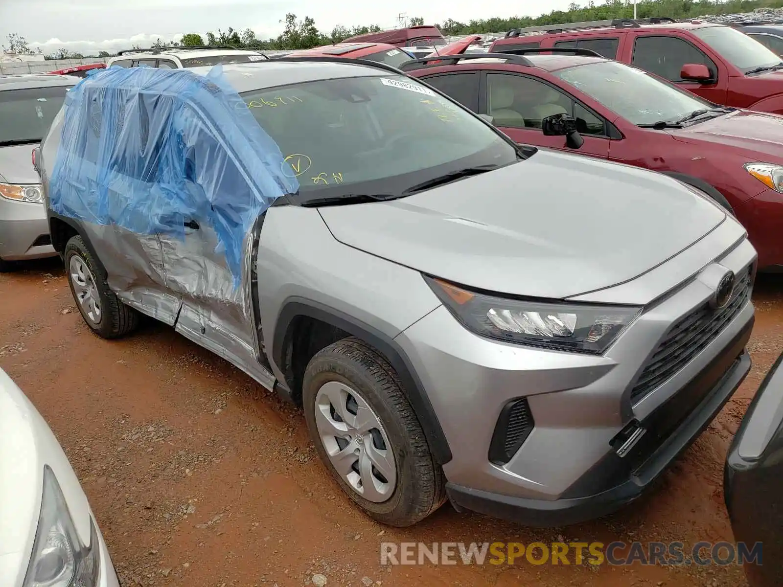 1 Photograph of a damaged car JTMH1RFV8KJ006911 TOYOTA RAV4 2019