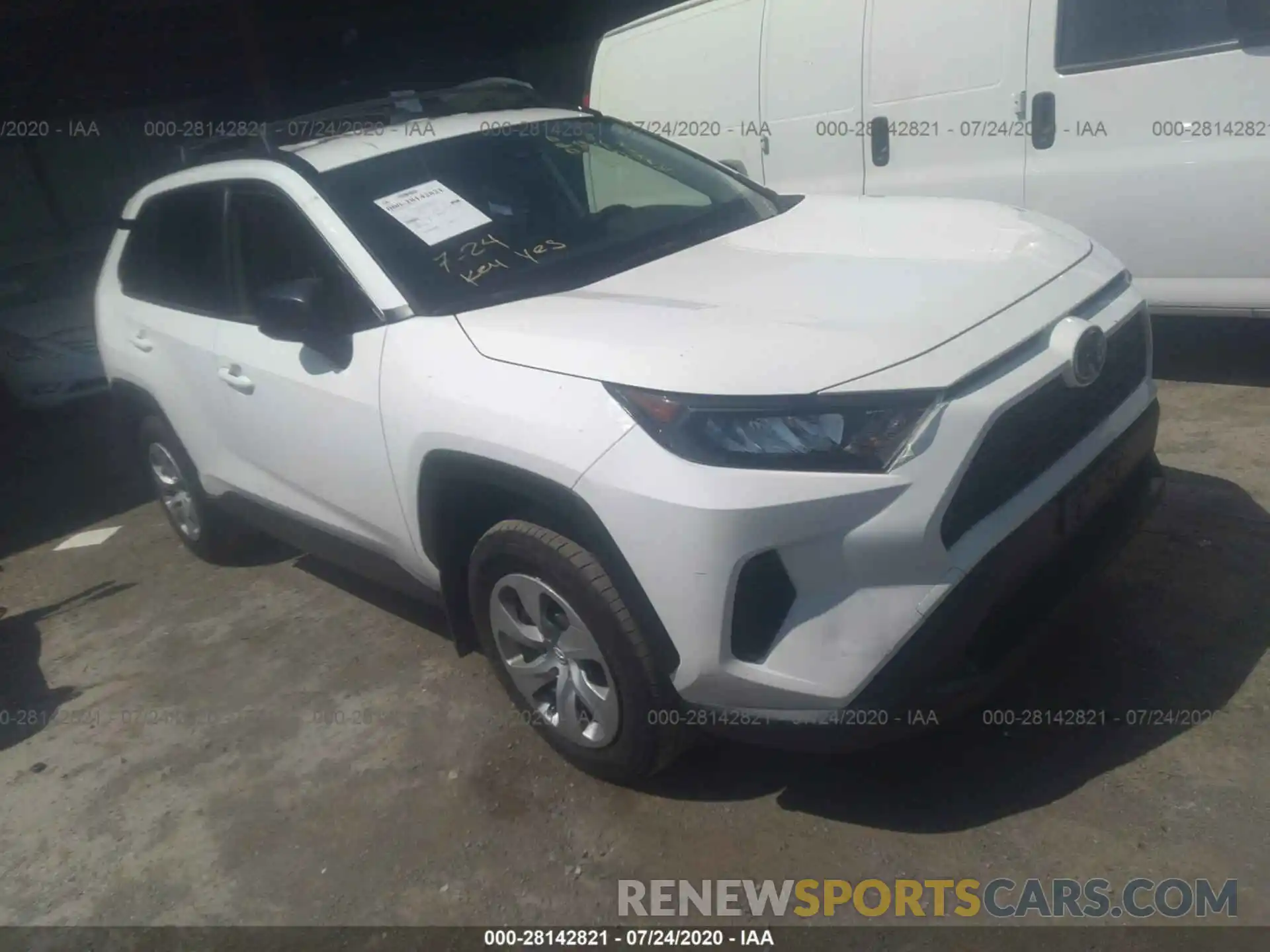 1 Photograph of a damaged car JTMH1RFV8KJ012983 TOYOTA RAV4 2019