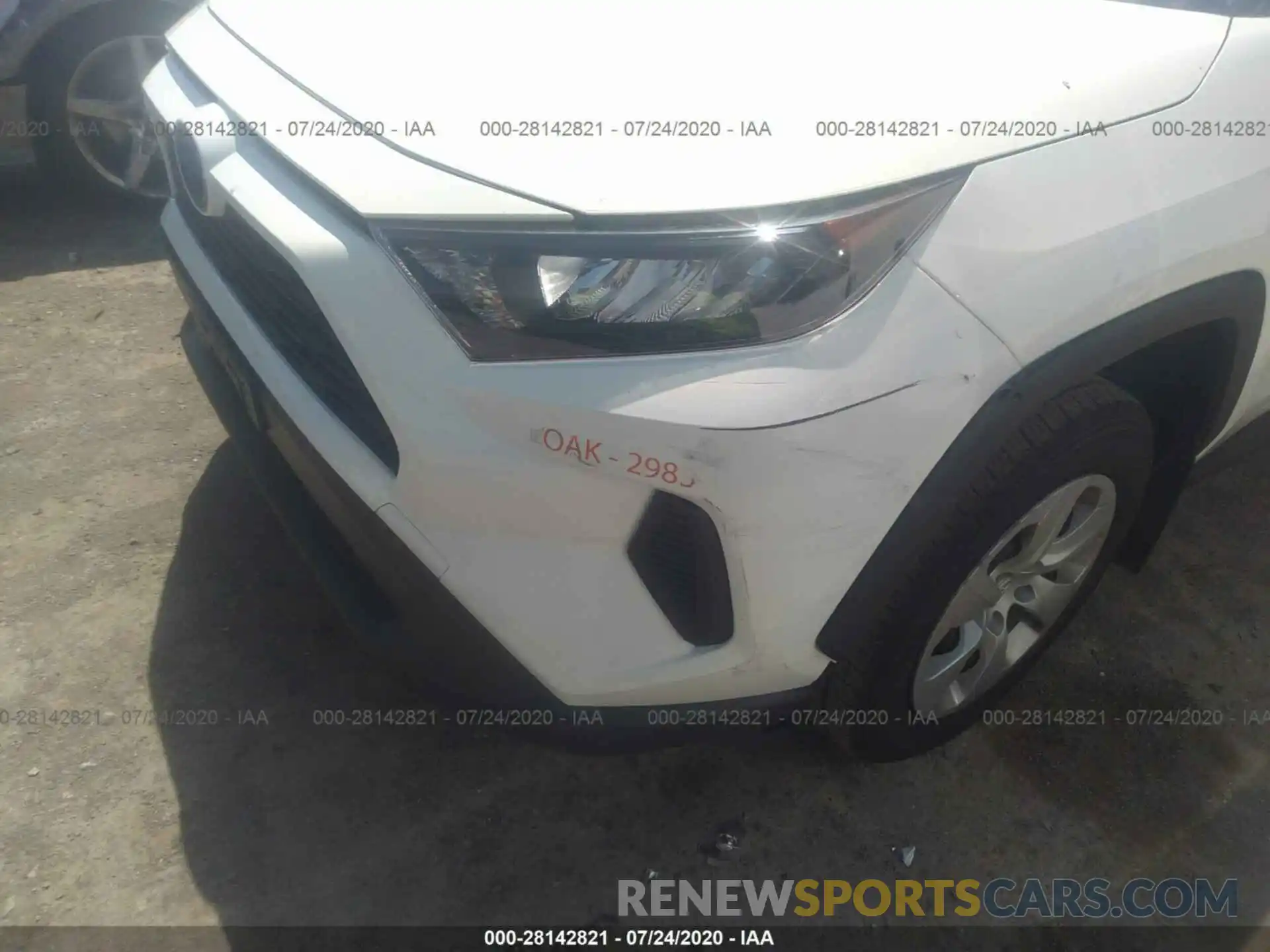 6 Photograph of a damaged car JTMH1RFV8KJ012983 TOYOTA RAV4 2019