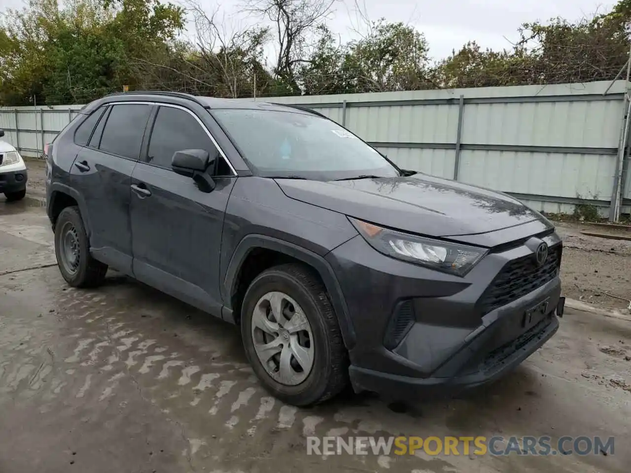 4 Photograph of a damaged car JTMH1RFV8KJ016497 TOYOTA RAV4 2019