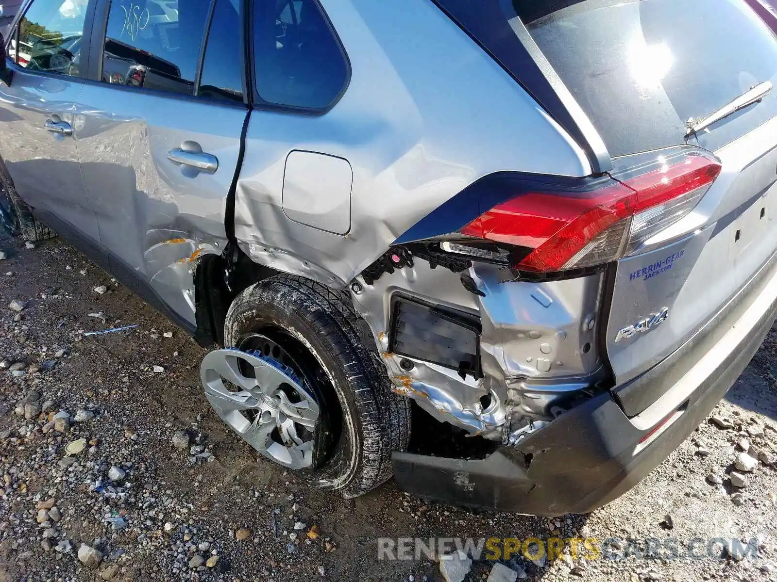 9 Photograph of a damaged car JTMH1RFV9KD007936 TOYOTA RAV4 2019