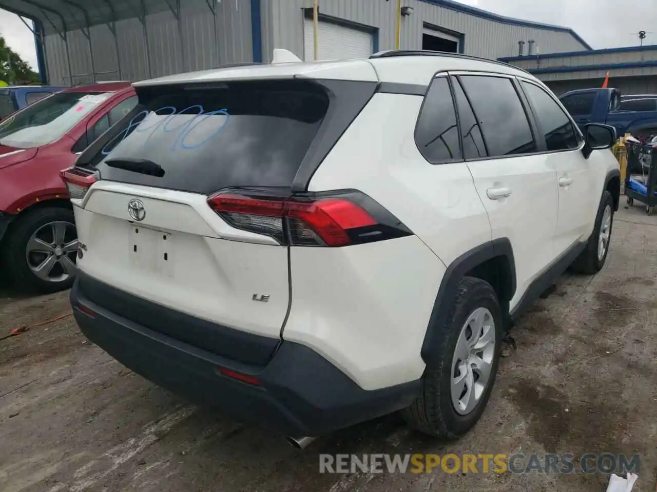 4 Photograph of a damaged car JTMH1RFV9KD008990 TOYOTA RAV4 2019