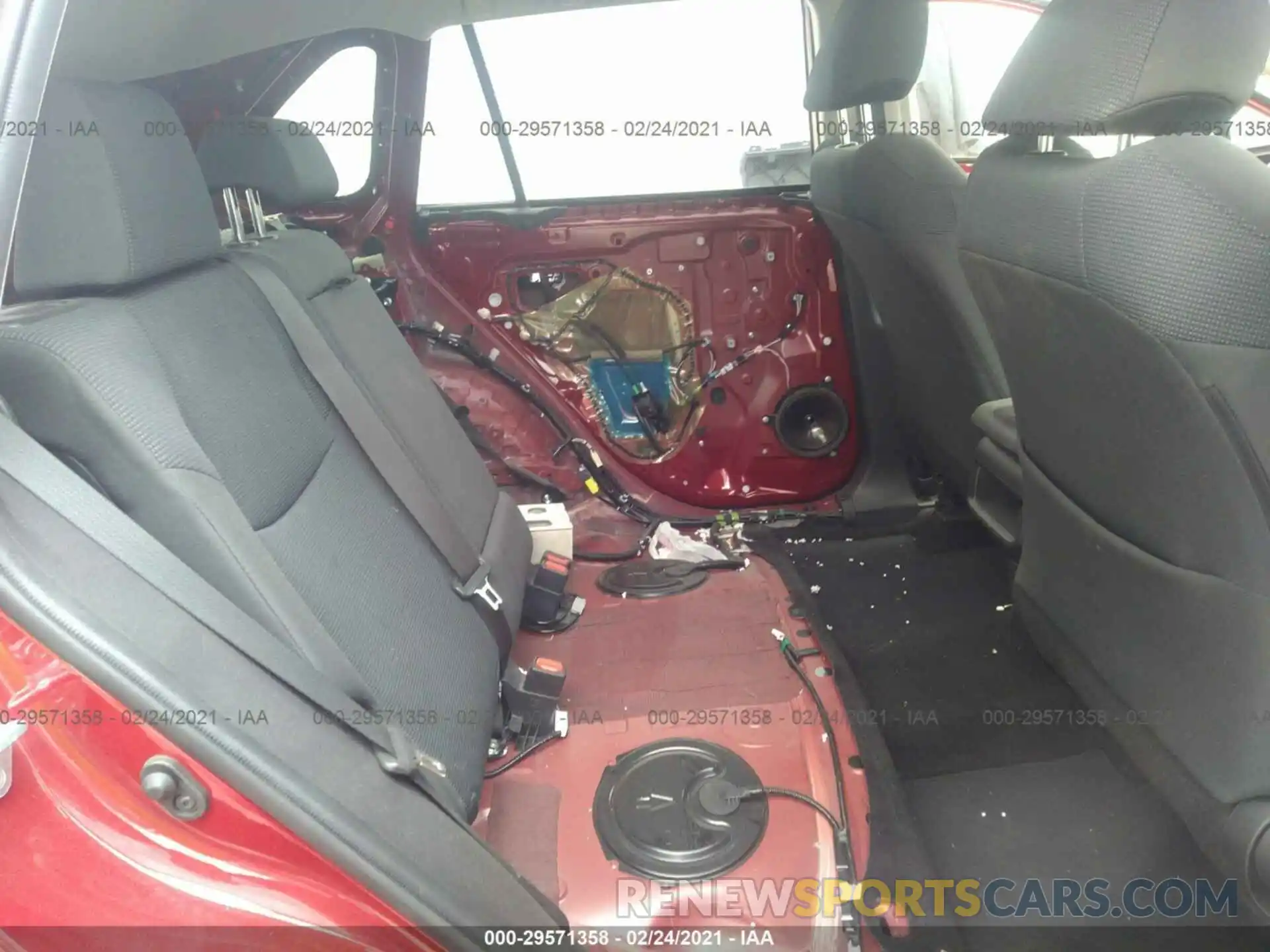 8 Photograph of a damaged car JTMH1RFV9KD009055 TOYOTA RAV4 2019