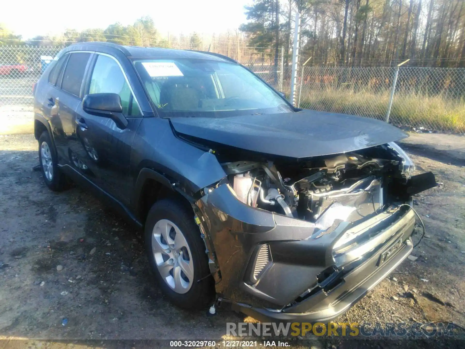 1 Photograph of a damaged car JTMH1RFV9KD033288 TOYOTA RAV4 2019