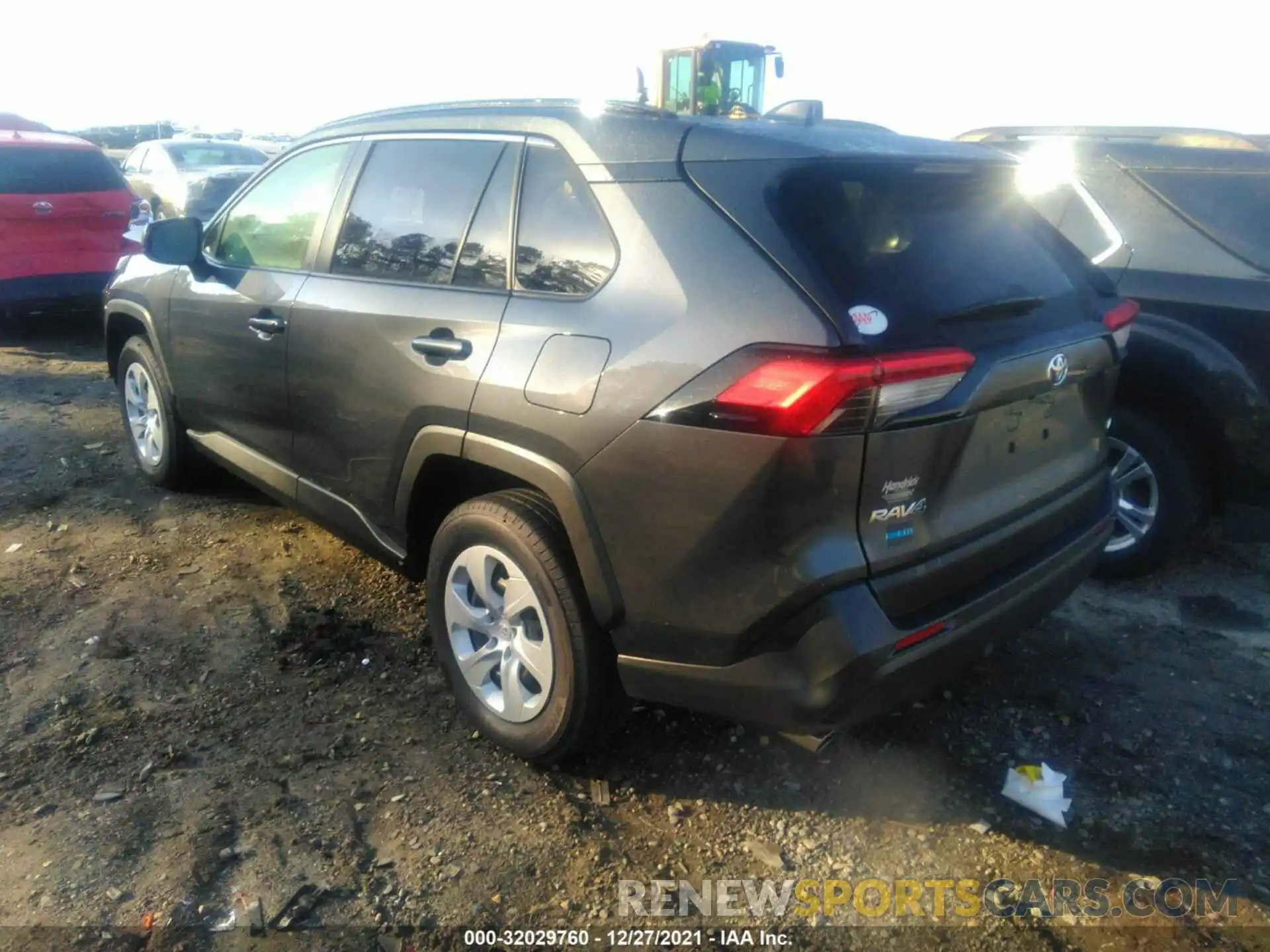 3 Photograph of a damaged car JTMH1RFV9KD033288 TOYOTA RAV4 2019