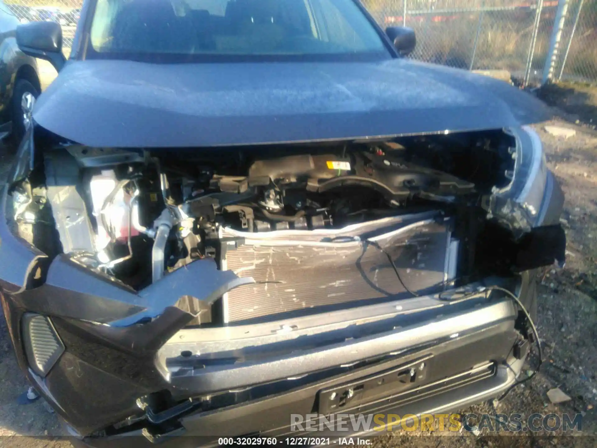 6 Photograph of a damaged car JTMH1RFV9KD033288 TOYOTA RAV4 2019