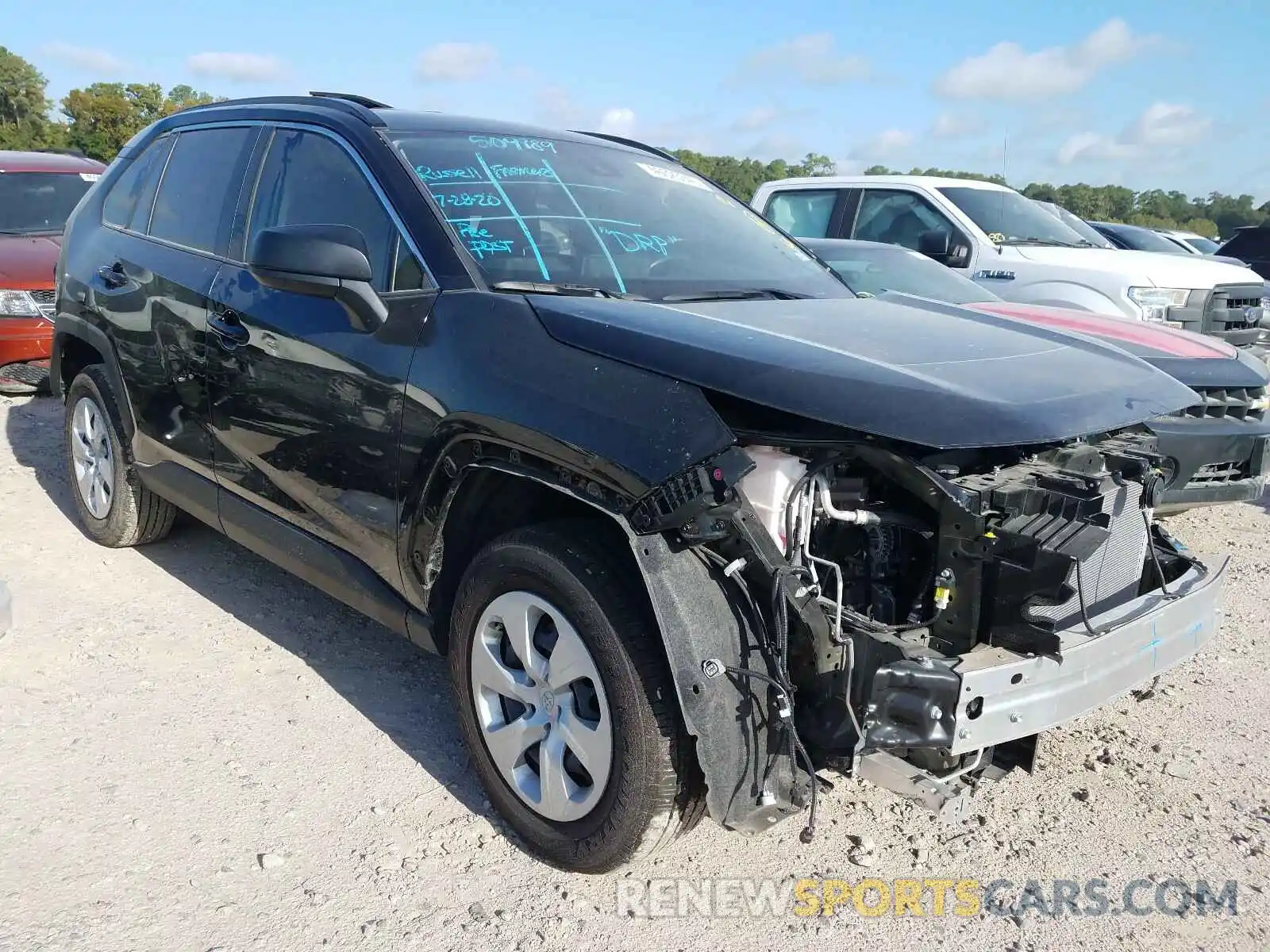 1 Photograph of a damaged car JTMH1RFV9KD037101 TOYOTA RAV4 2019