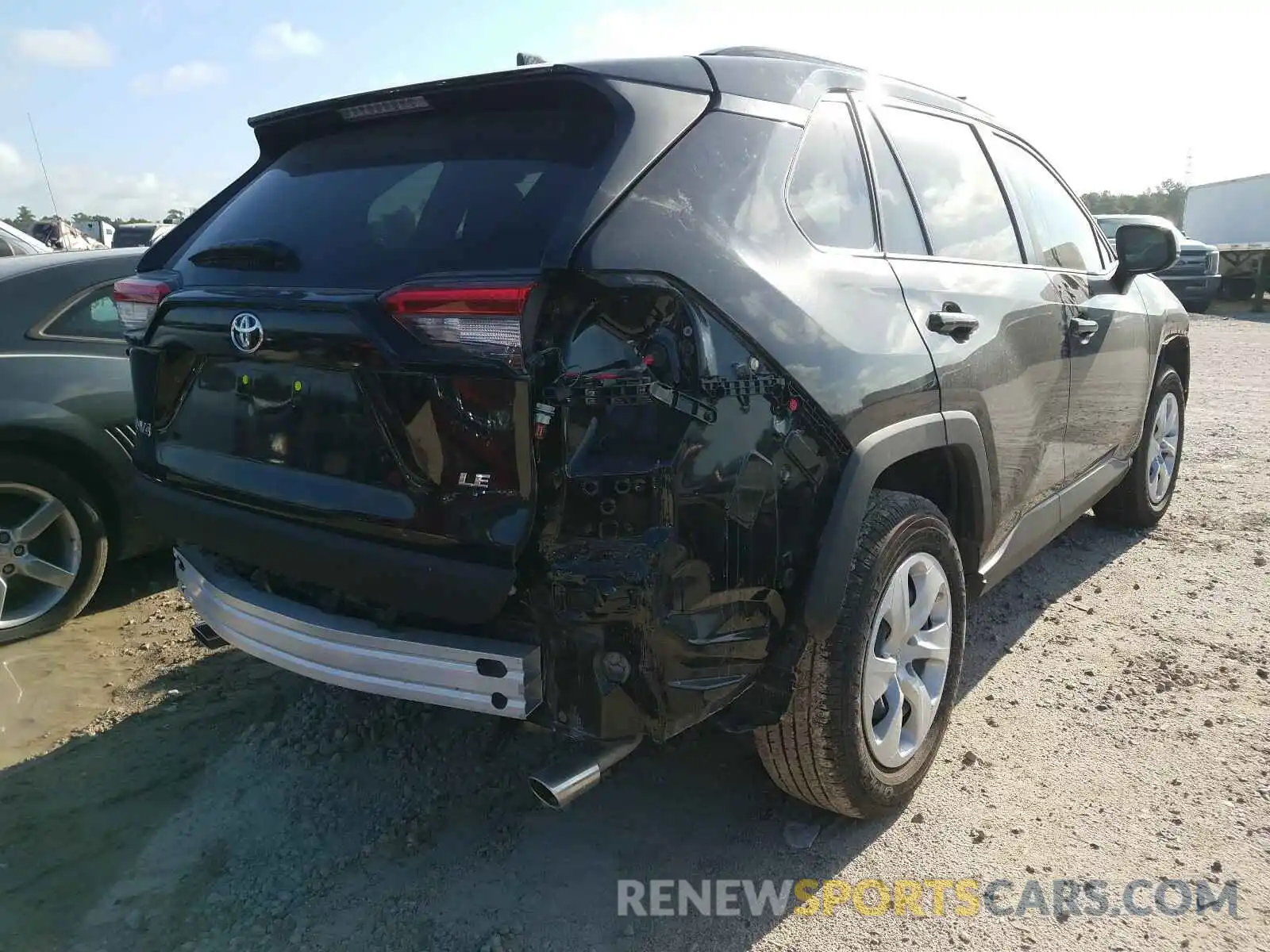 4 Photograph of a damaged car JTMH1RFV9KD037101 TOYOTA RAV4 2019