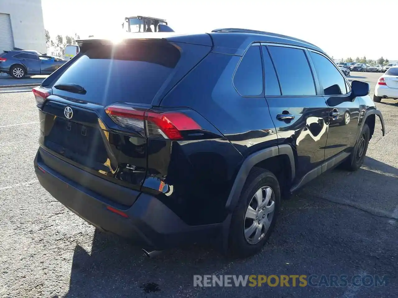 4 Photograph of a damaged car JTMH1RFV9KD039365 TOYOTA RAV4 2019