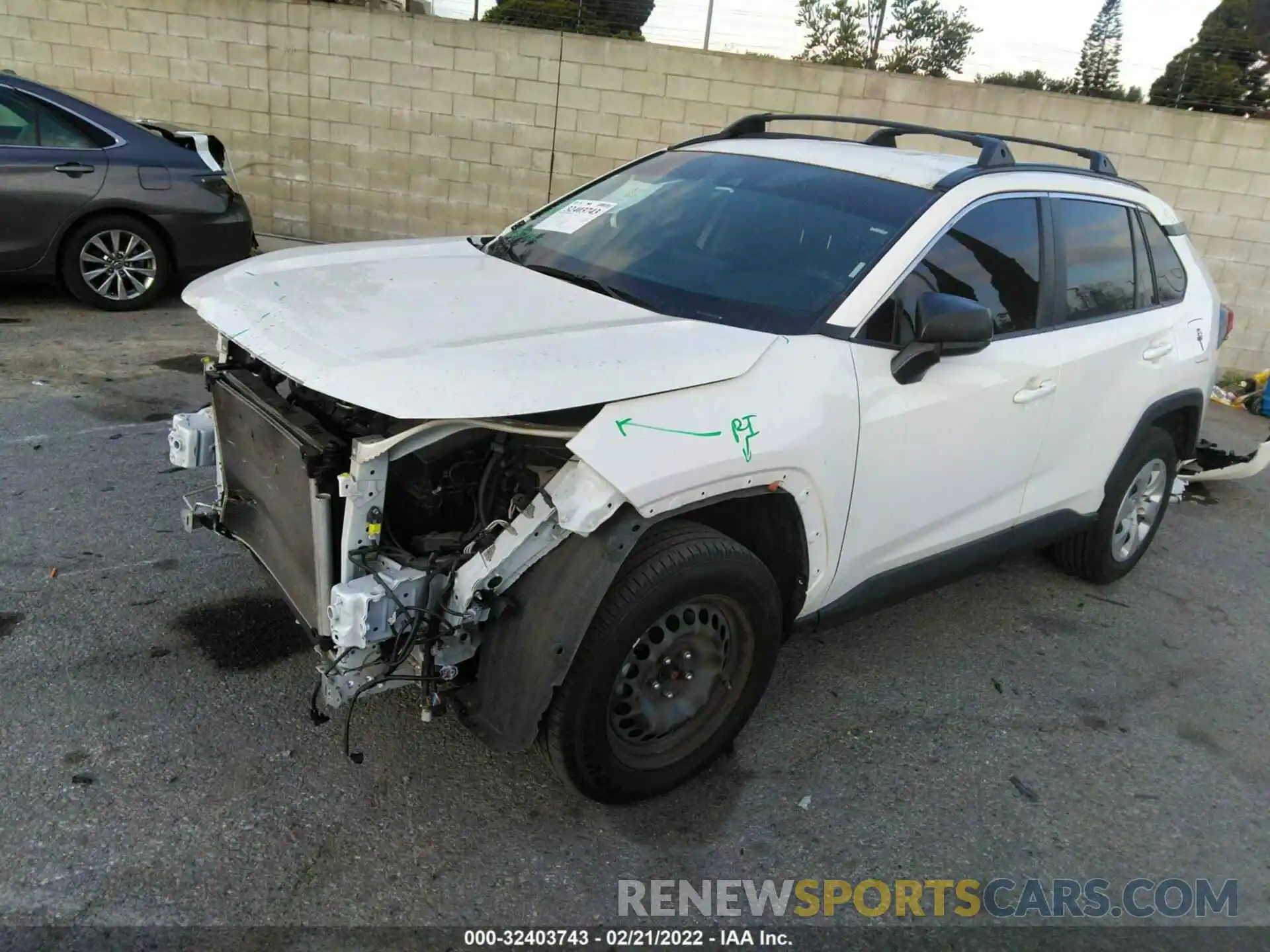 2 Photograph of a damaged car JTMH1RFV9KD040645 TOYOTA RAV4 2019