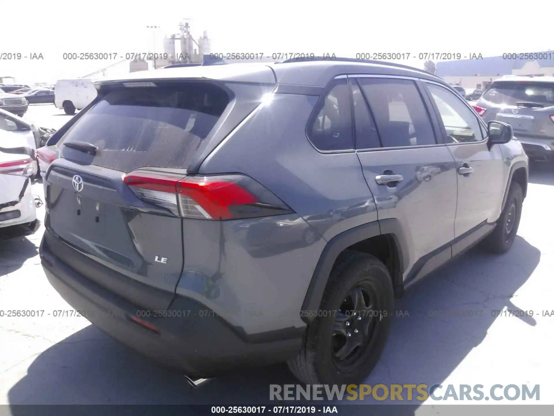 4 Photograph of a damaged car JTMH1RFV9KD500404 TOYOTA RAV4 2019