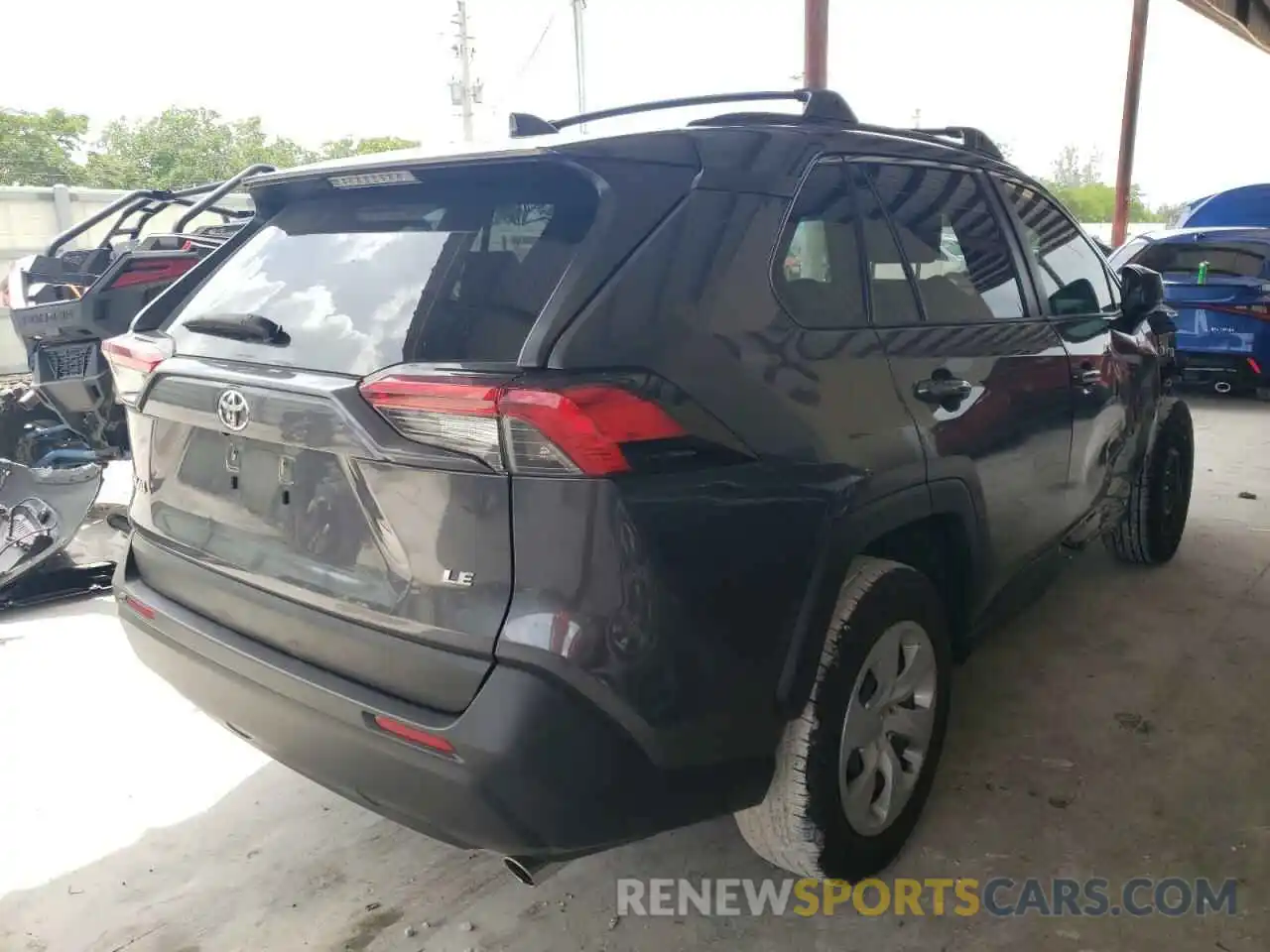 4 Photograph of a damaged car JTMH1RFV9KD501259 TOYOTA RAV4 2019