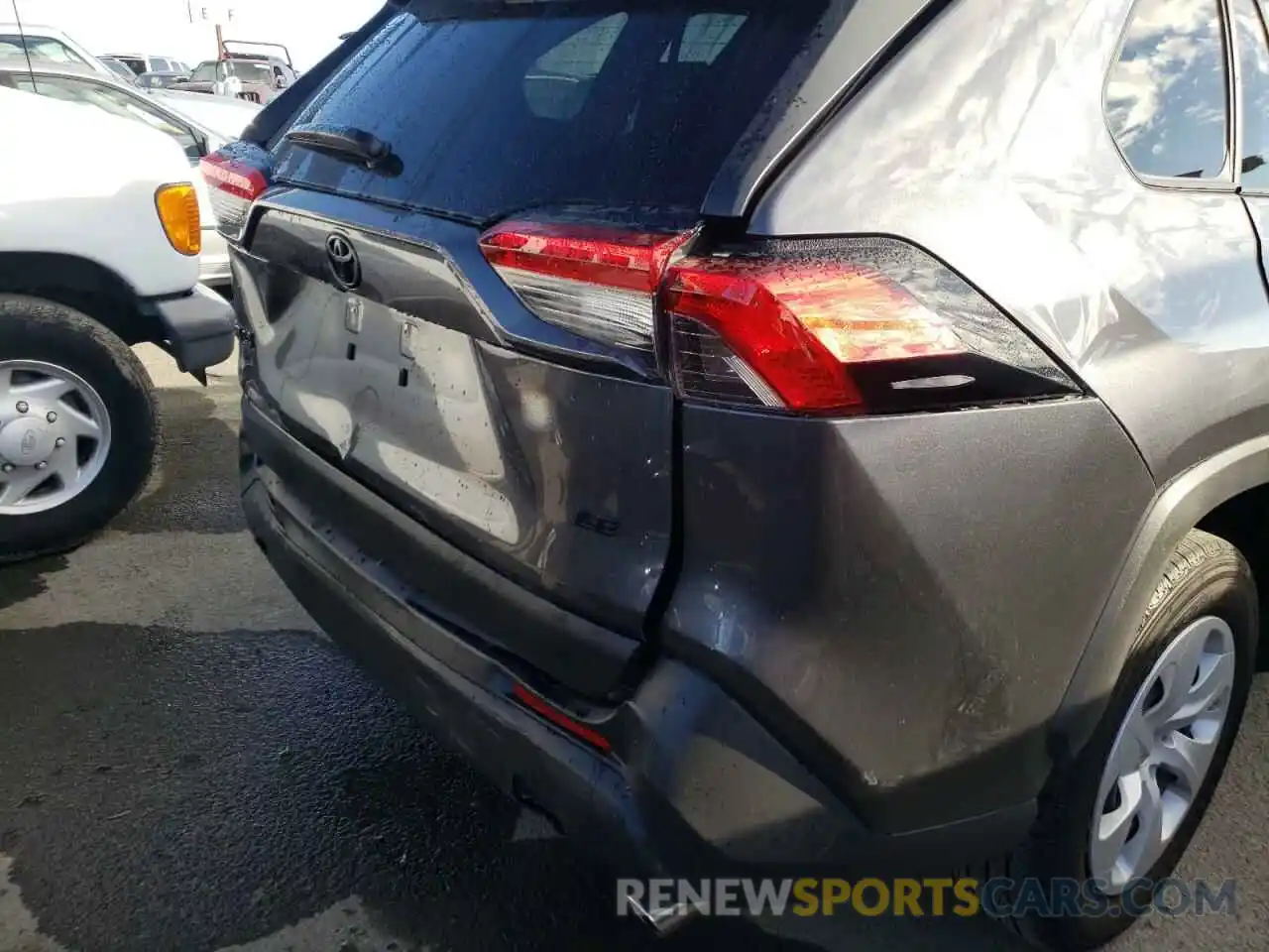 9 Photograph of a damaged car JTMH1RFV9KD501746 TOYOTA RAV4 2019