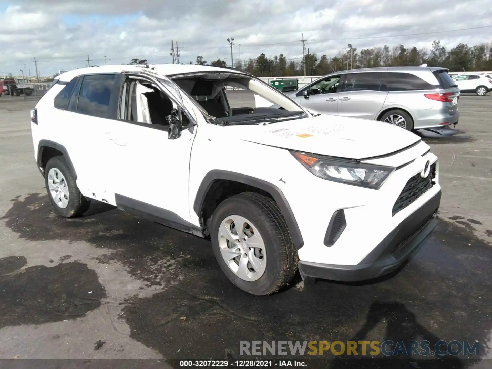 1 Photograph of a damaged car JTMH1RFV9KD508325 TOYOTA RAV4 2019