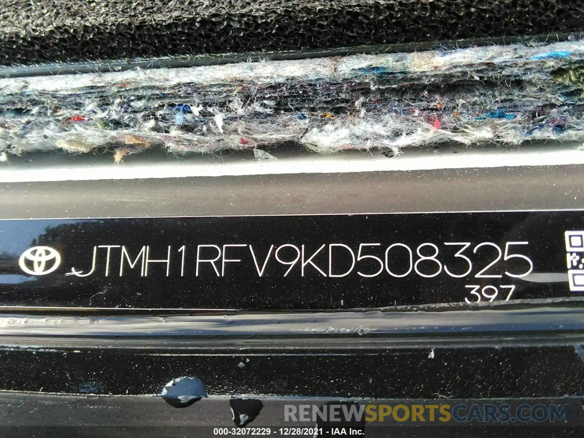 9 Photograph of a damaged car JTMH1RFV9KD508325 TOYOTA RAV4 2019