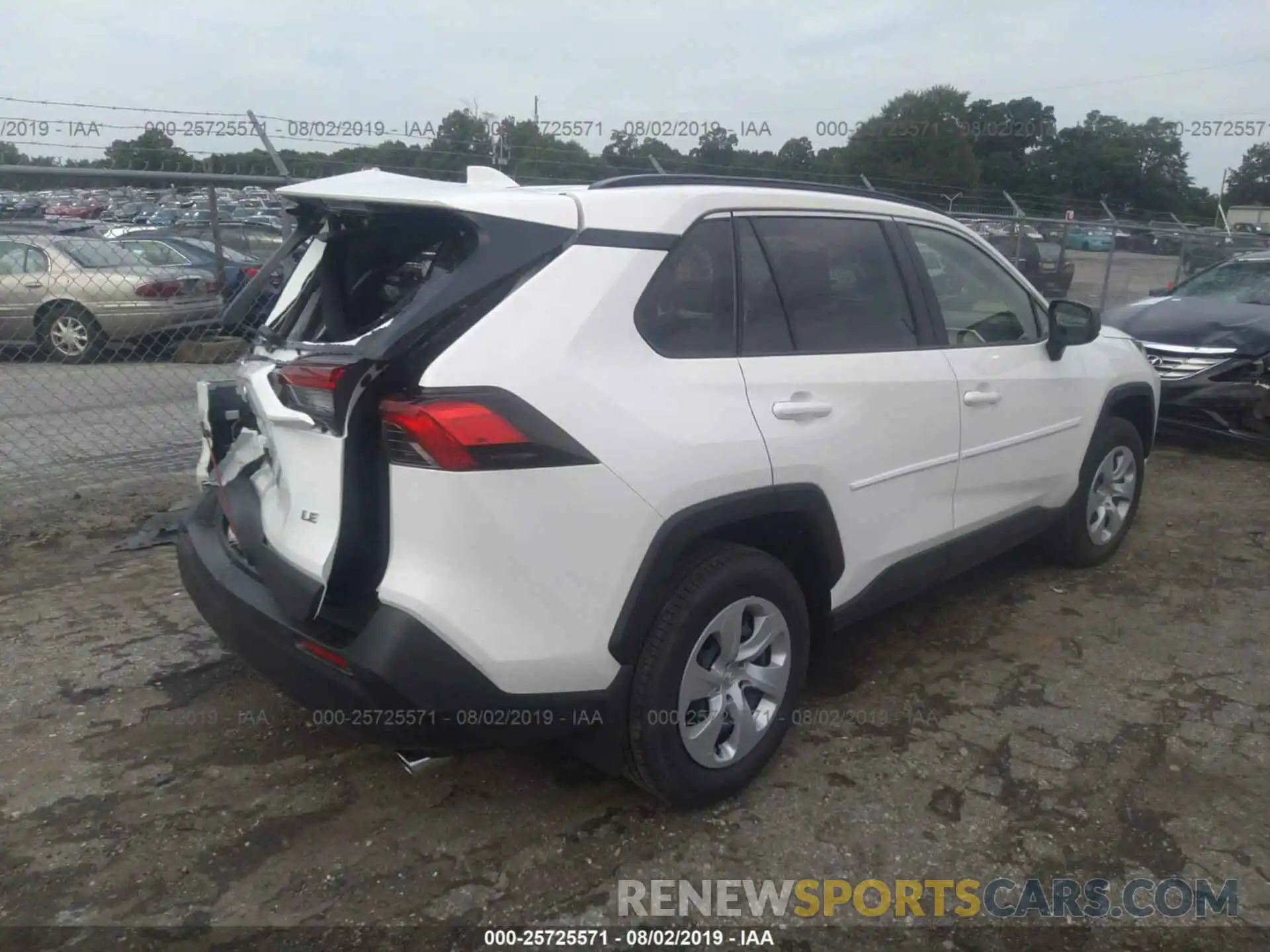 4 Photograph of a damaged car JTMH1RFV9KD513718 TOYOTA RAV4 2019