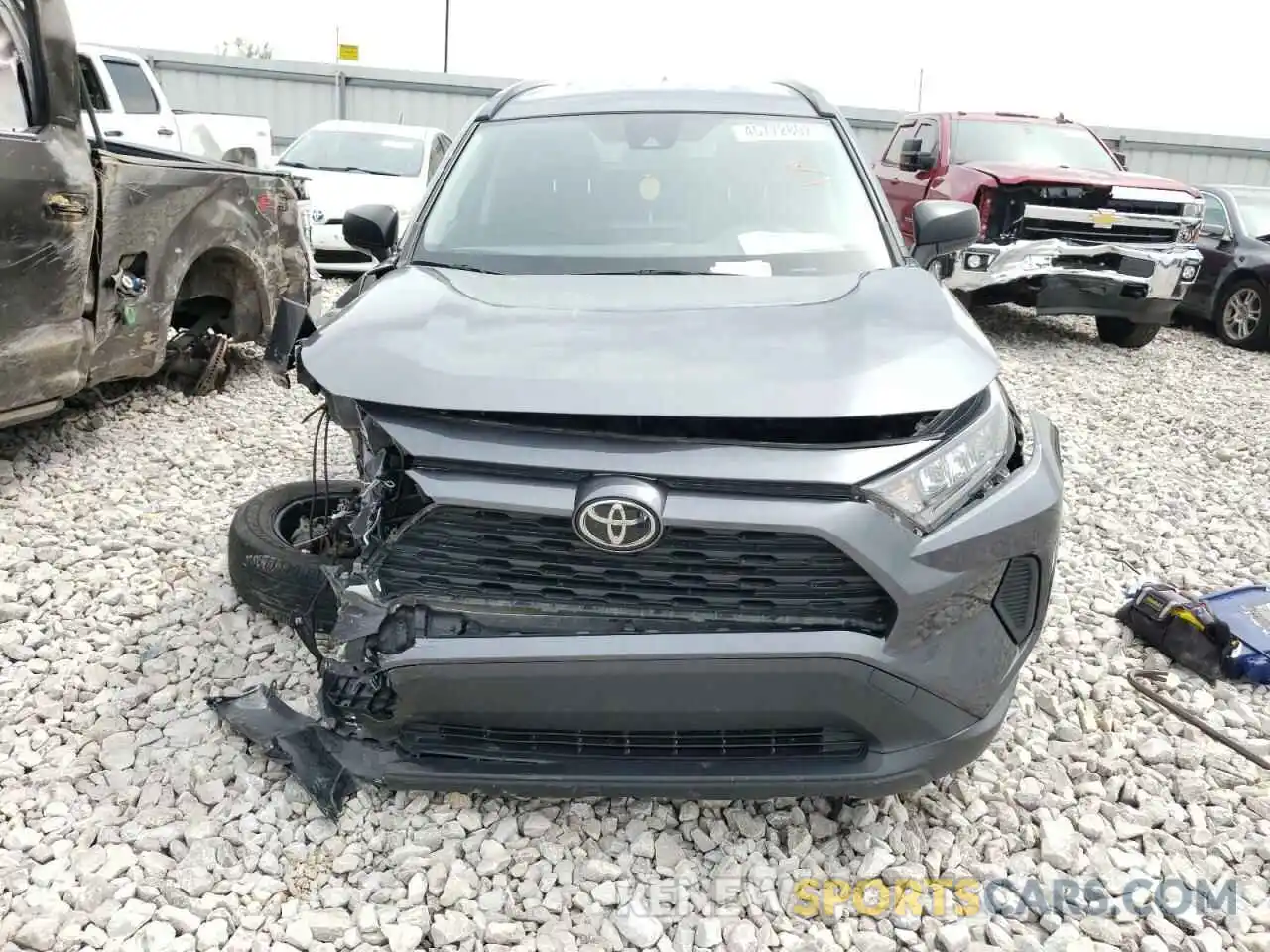 9 Photograph of a damaged car JTMH1RFV9KD516649 TOYOTA RAV4 2019