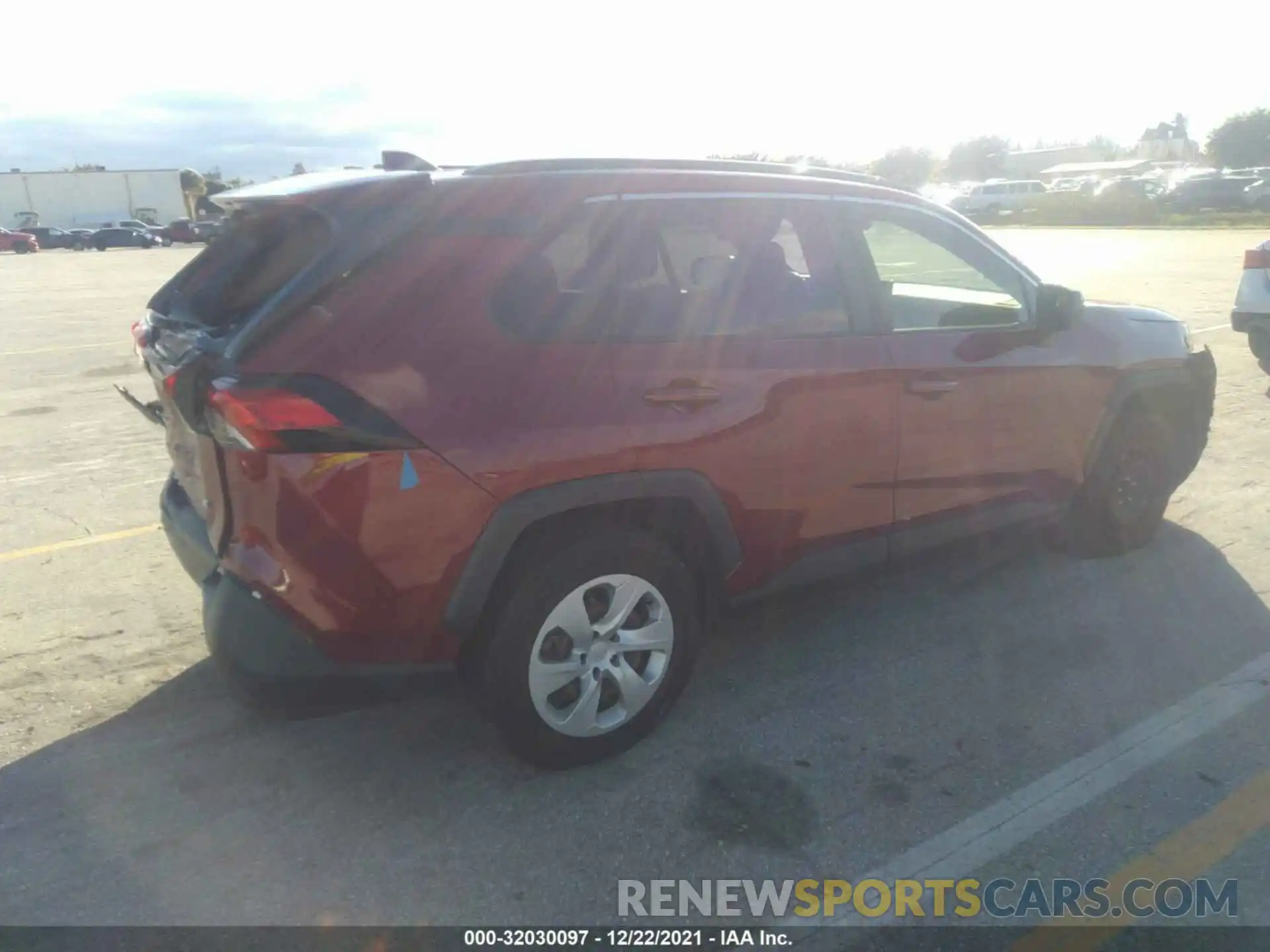 4 Photograph of a damaged car JTMH1RFV9KJ003581 TOYOTA RAV4 2019