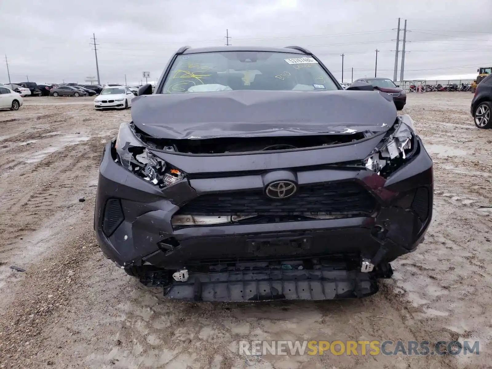 9 Photograph of a damaged car JTMH1RFV9KJ004679 TOYOTA RAV4 2019