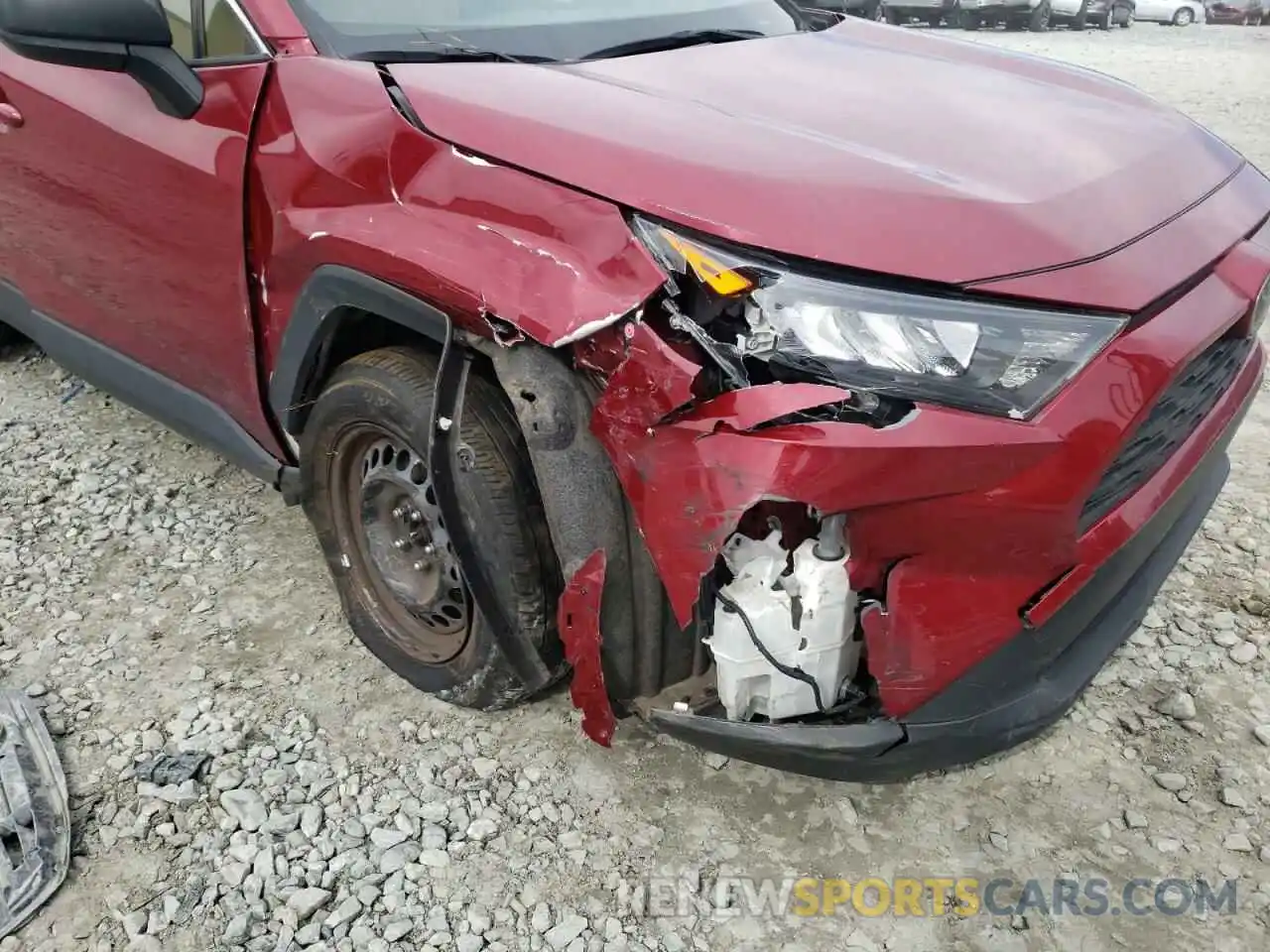 9 Photograph of a damaged car JTMH1RFV9KJ007940 TOYOTA RAV4 2019