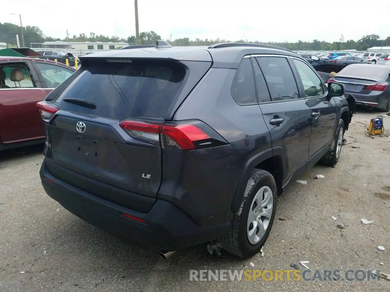 4 Photograph of a damaged car JTMH1RFV9KJ008490 TOYOTA RAV4 2019