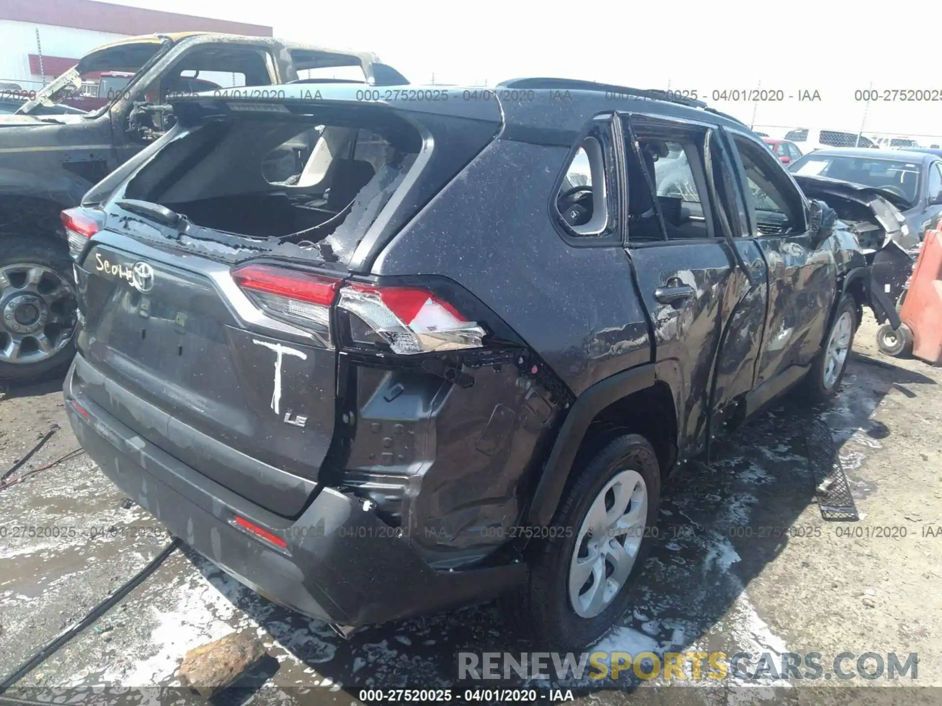 4 Photograph of a damaged car JTMH1RFV9KJ008912 TOYOTA RAV4 2019